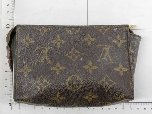 LOUIS VUITTON Monogram Poche Toilette 15 Pouch