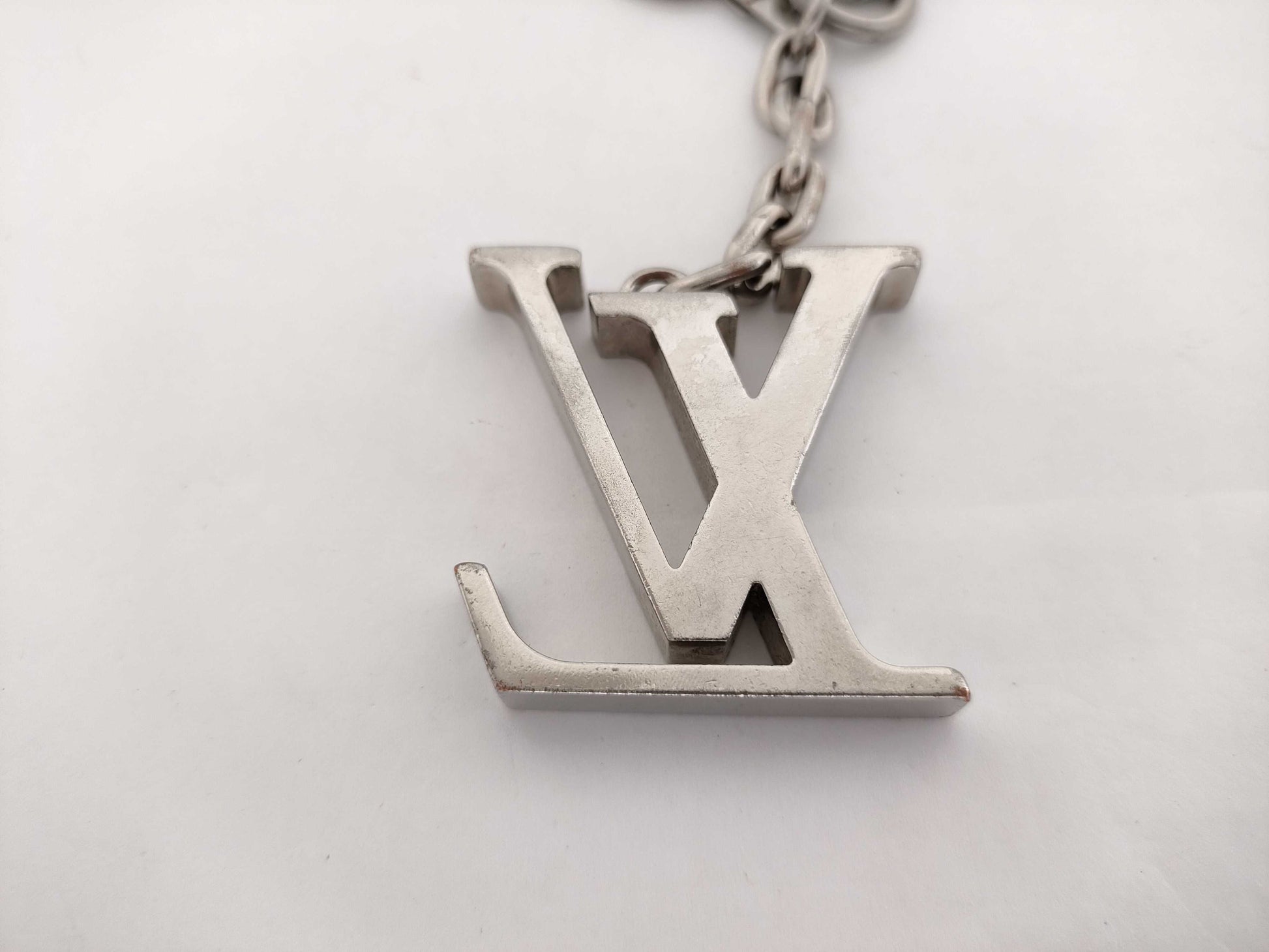LOUIS VUITTON M65071 Porte-Clés Initial LV Key Case/Keychain