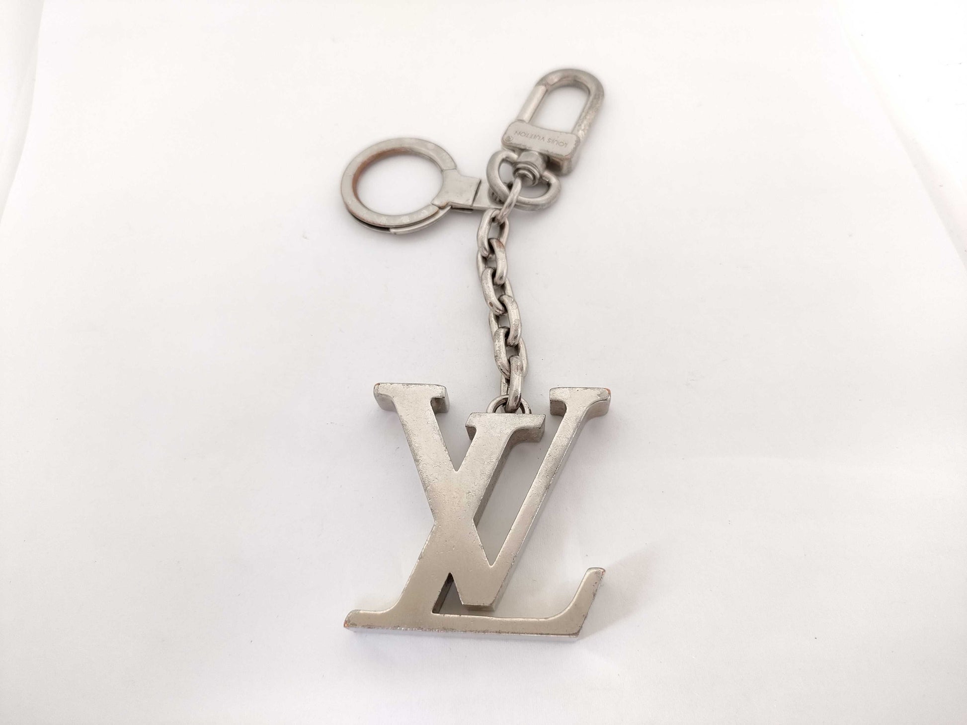 LOUIS VUITTON M65071 Porte-Clés Initial LV Key Case/Keychain