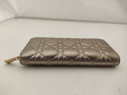 Dior round zipper wallet