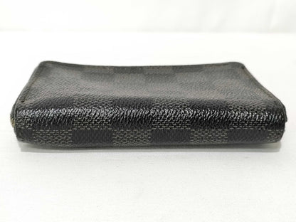 LOUIS VUITTON Damier Zippy Coin Purse with Zipper Closure