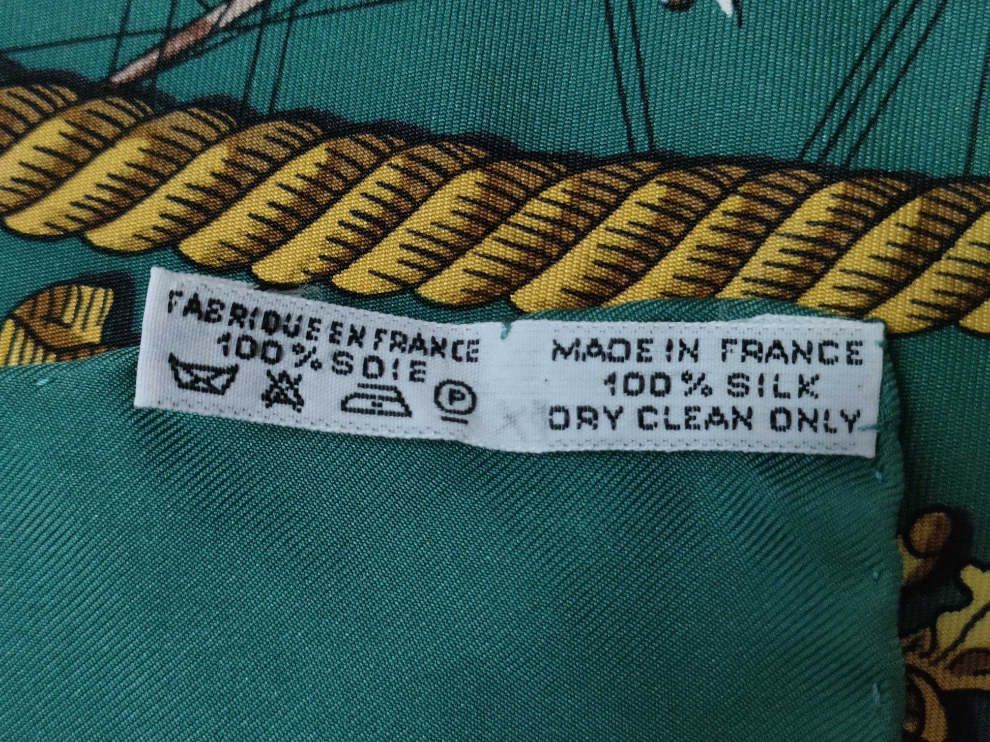 HERMES Carré 90 Marine et Cavalerie Scarf