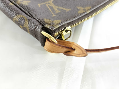 LOUIS VUITTON Monogram Pochette Accessoires Pouch
