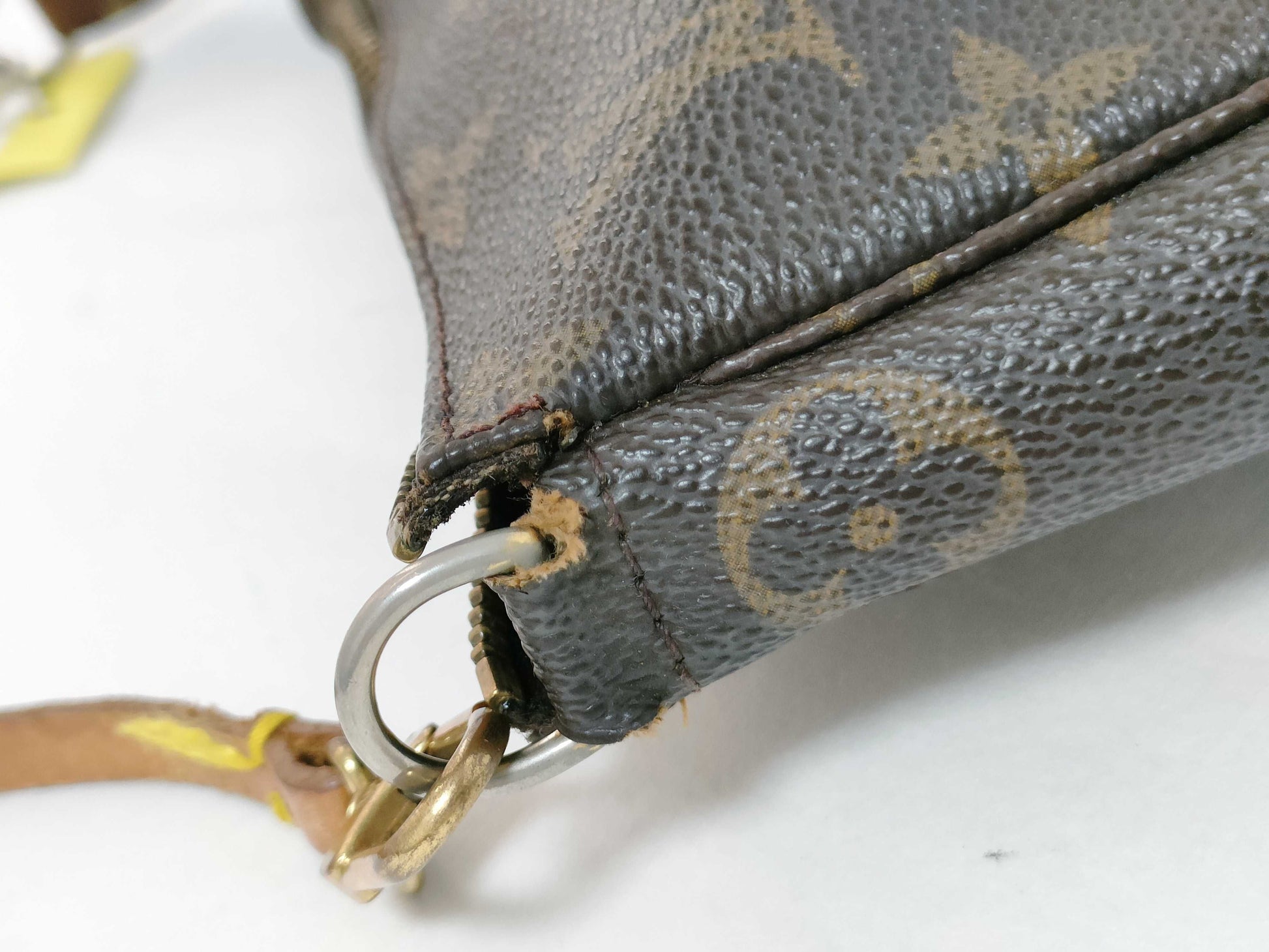 LOUIS VUITTON Monogram M40712 Accessory Pouch with Detachable Hardware