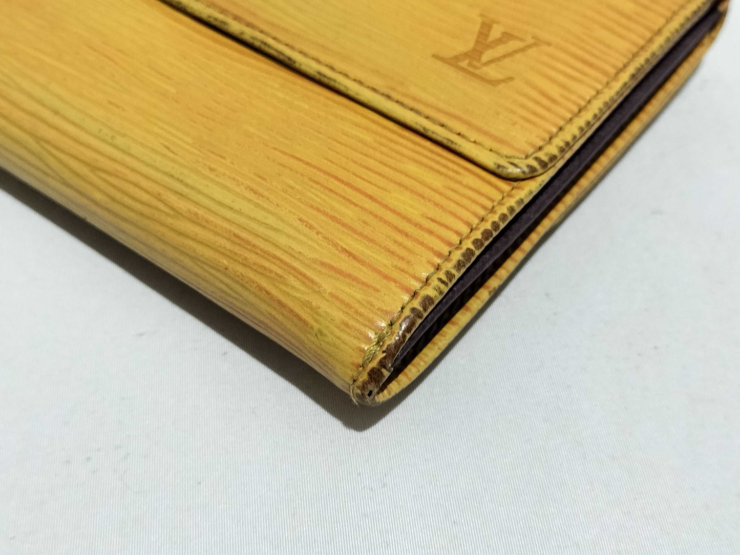 LOUIS VUITTON Epi Bifold Wallet