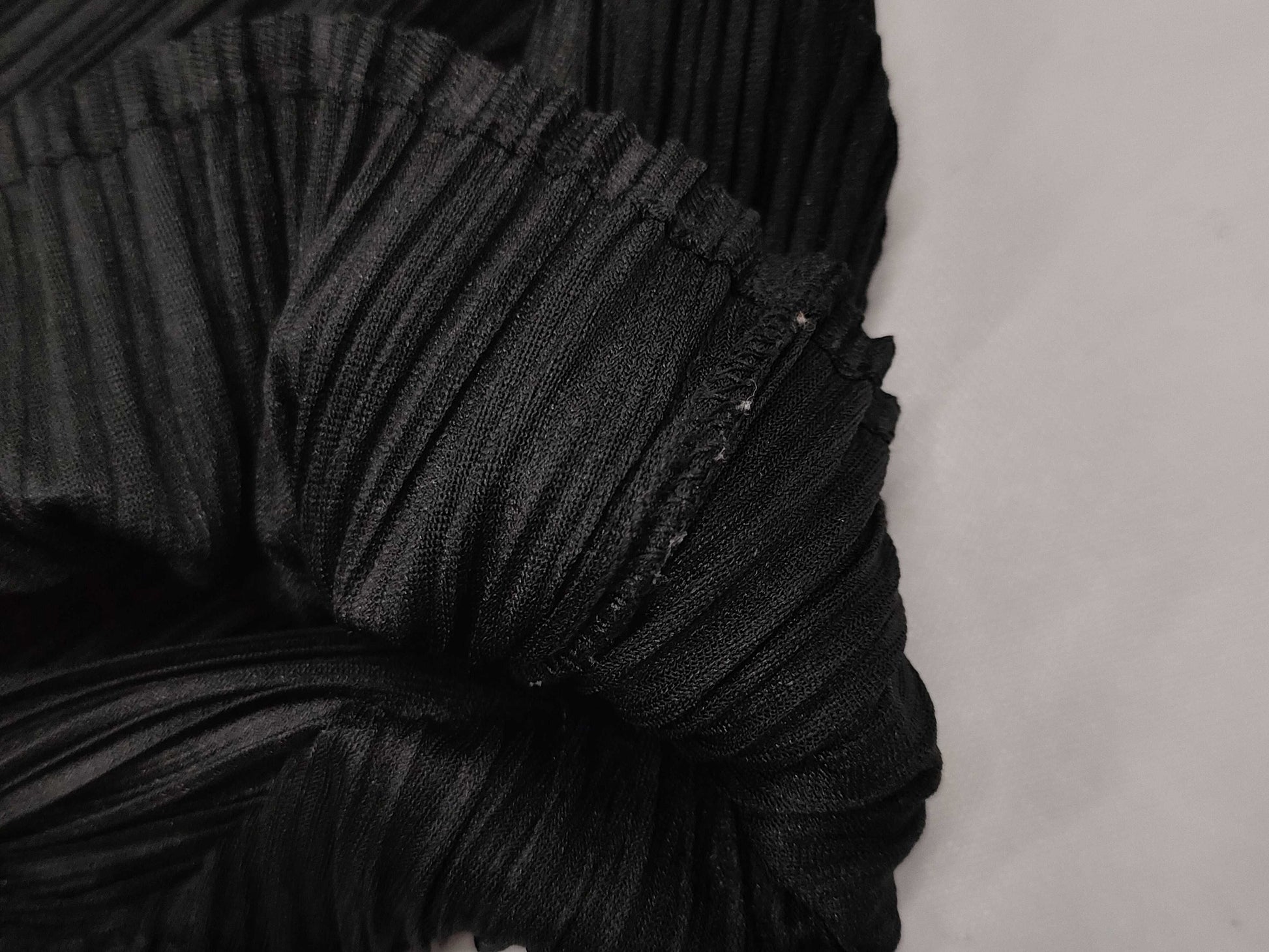 ISSEY MIYAKE Pleats Please Punching Ribbon Motif Top