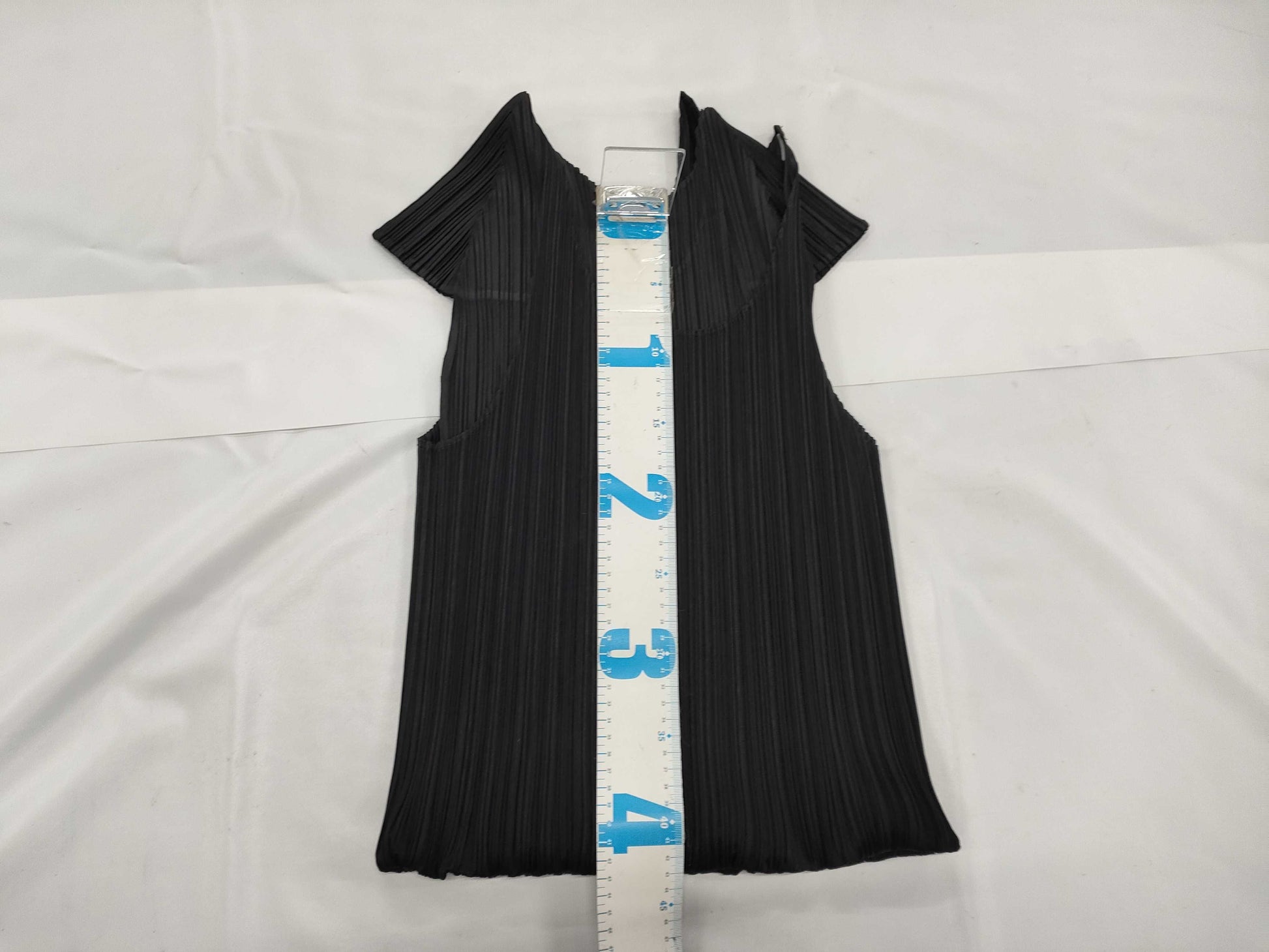 ISSEY MIYAKE Pleats Please Punching Ribbon Motif Top
