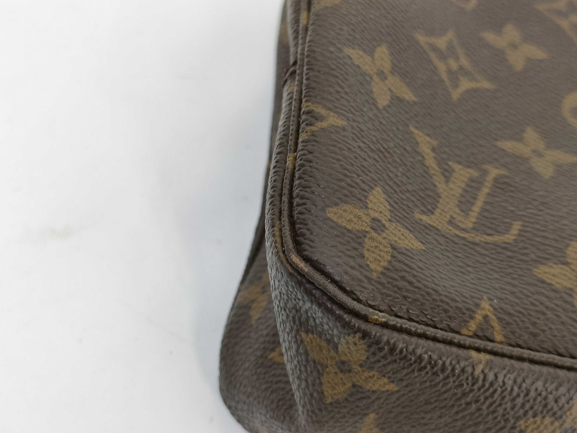 LOUIS VUITTON Monogram M47524 True Toilet 23 Pouch
