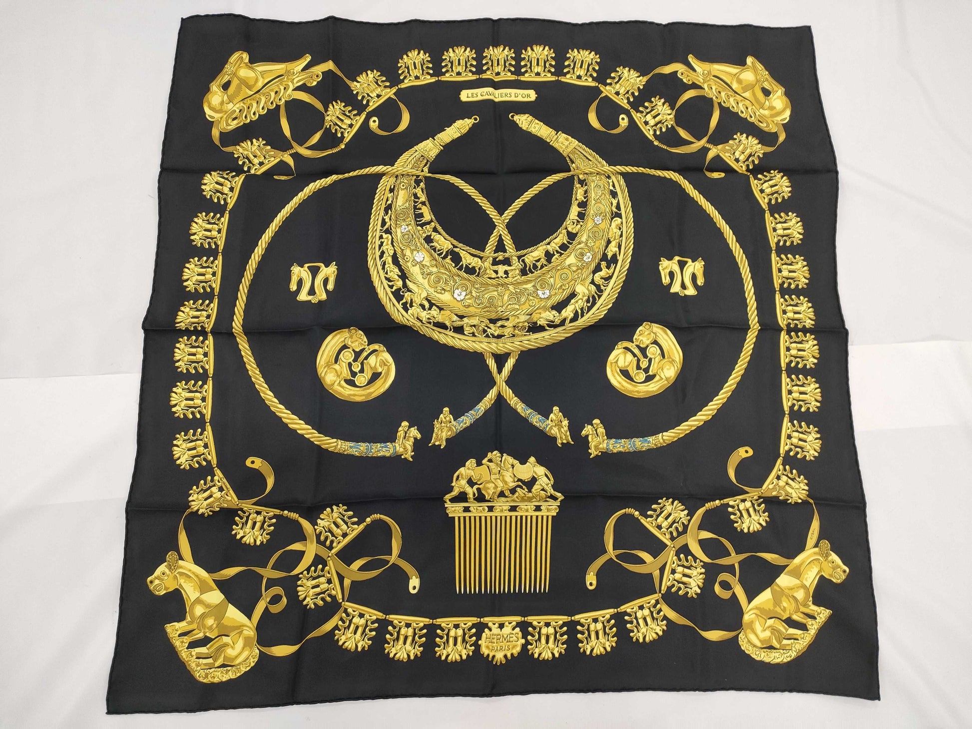 HERMES LES CAVALIERS D OR Scarf