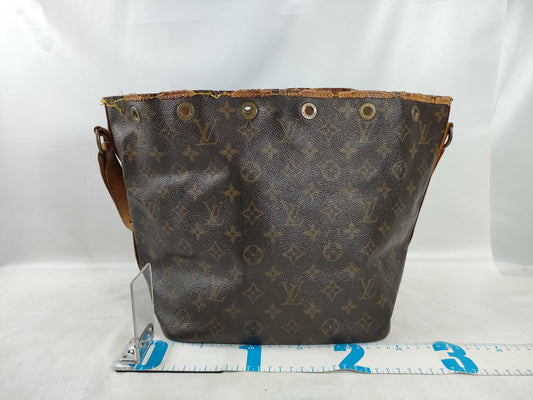 LOUIS VUITTON Monogram M42224 Noe Shoulder Bag