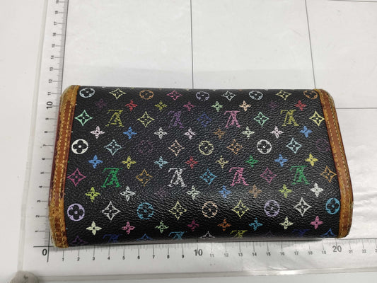 LOUIS VUITTON long wallet