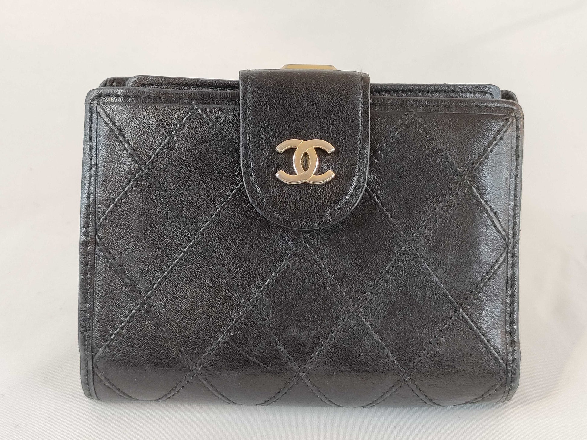 CHANEL Lambskin Matelasse Clasp Wallet