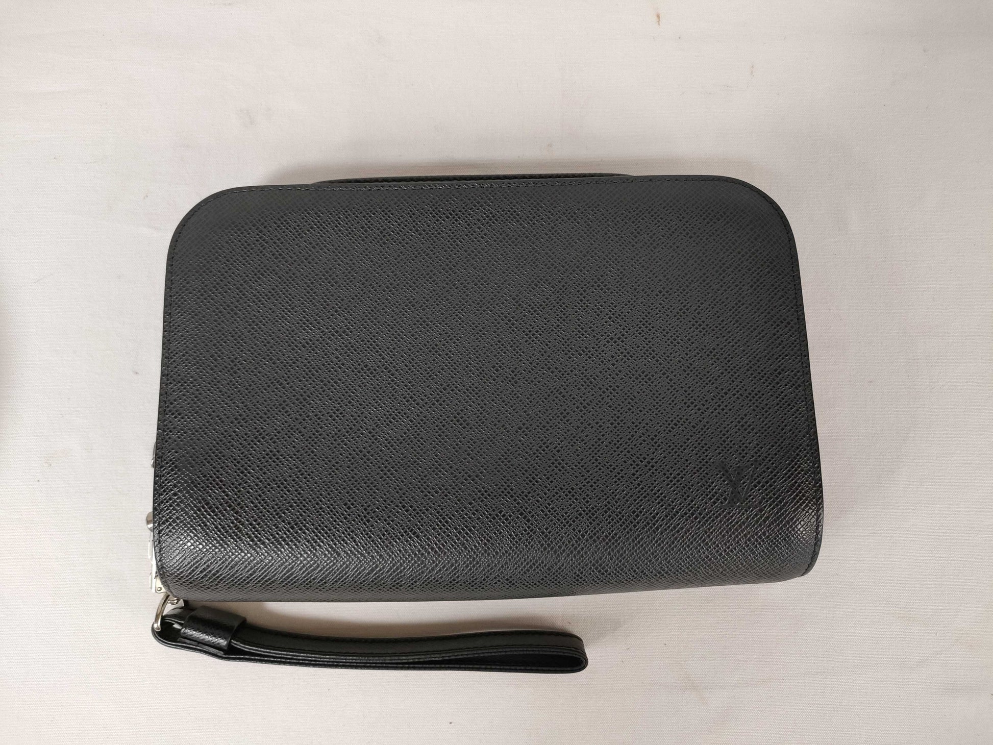 LOUIS VUITTON Taiga Baikal Second Bag