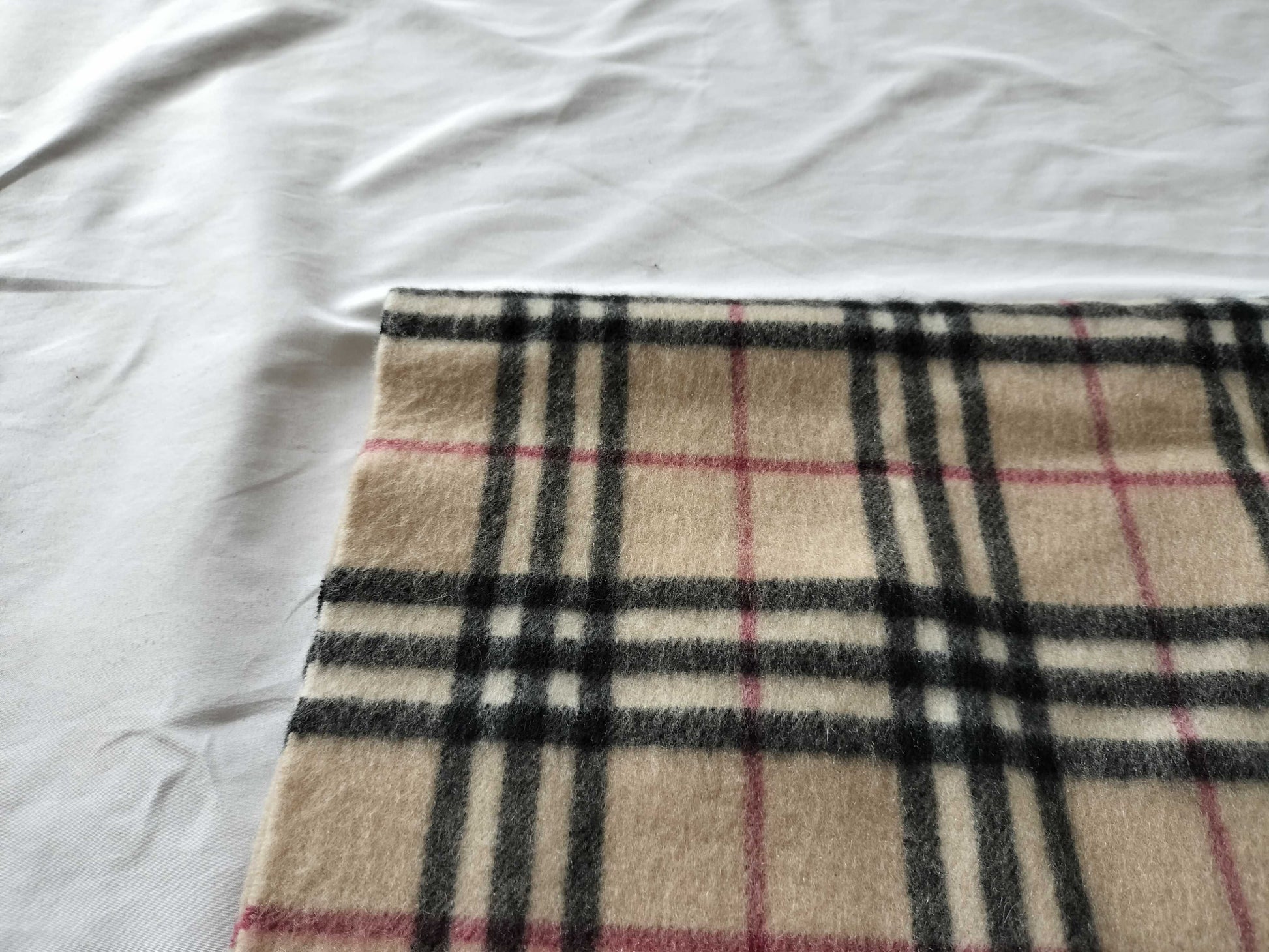 BURBERRY Cashmere Check Scarf