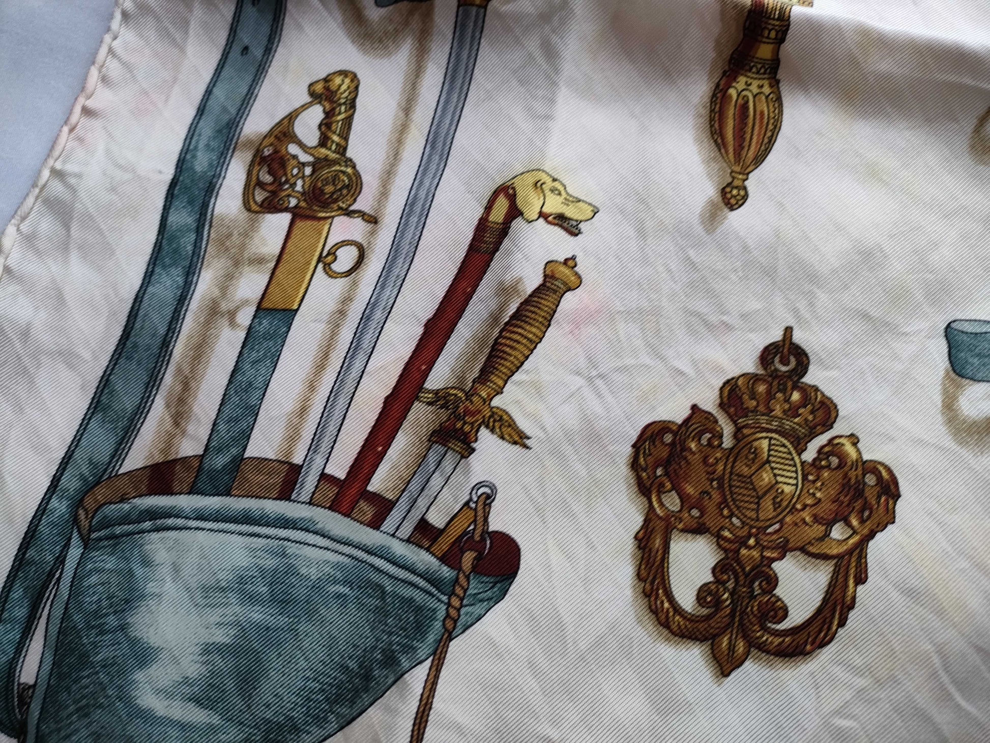 HERMES Carré MUSEUM 65cm Scarf