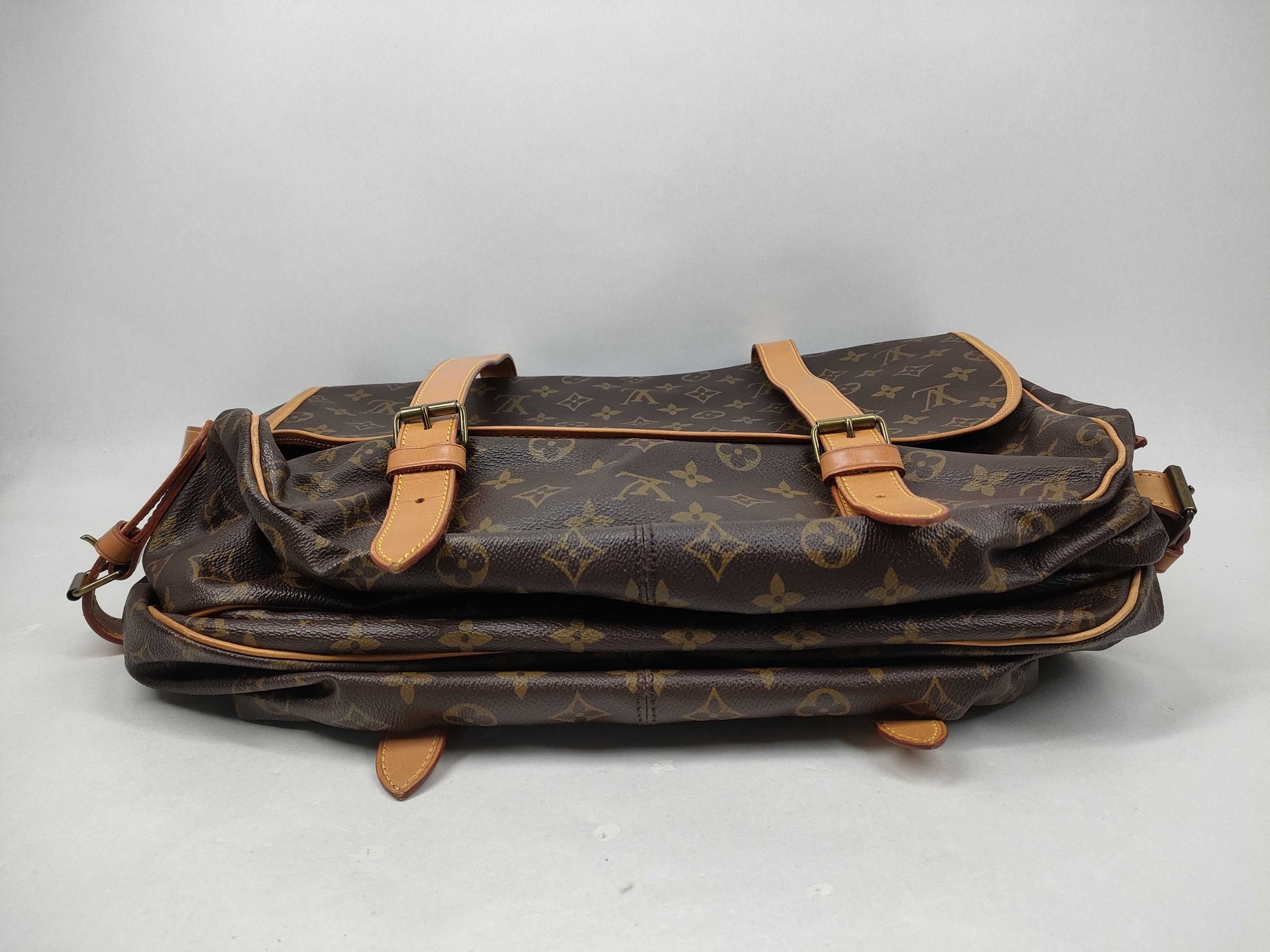 LOUIS VUITTON Monogram M42252 Saumur 43 Shoulder Bag