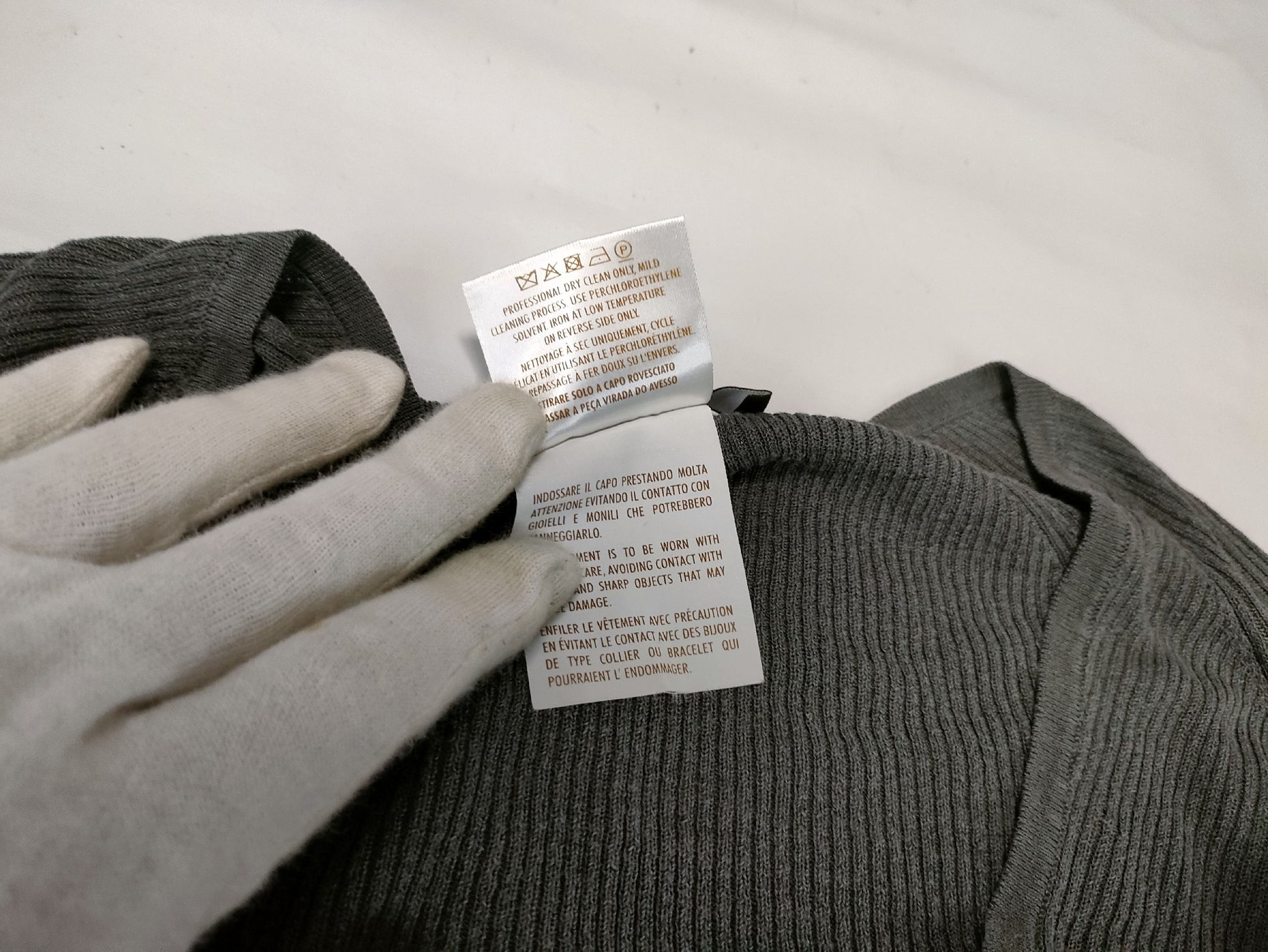GUCCI Long Sleeve Metal Logo Silk Top