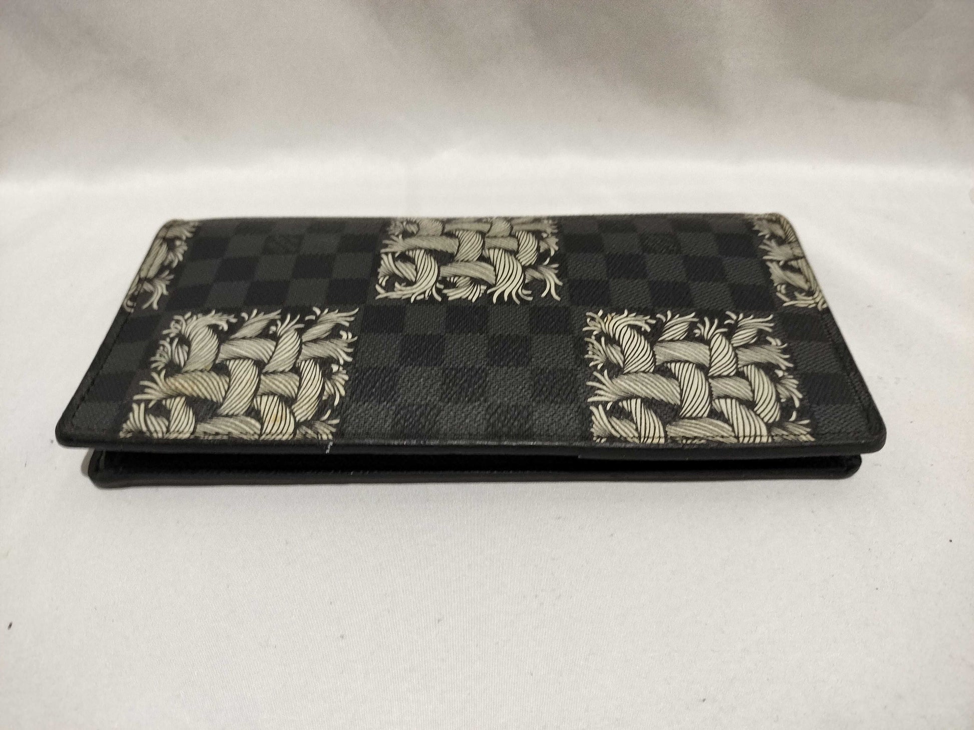 LOUIS VUITTON Damier Graphite Christopher Nemeth Collaboration Portefeuille Brazza N61211 Wallet
