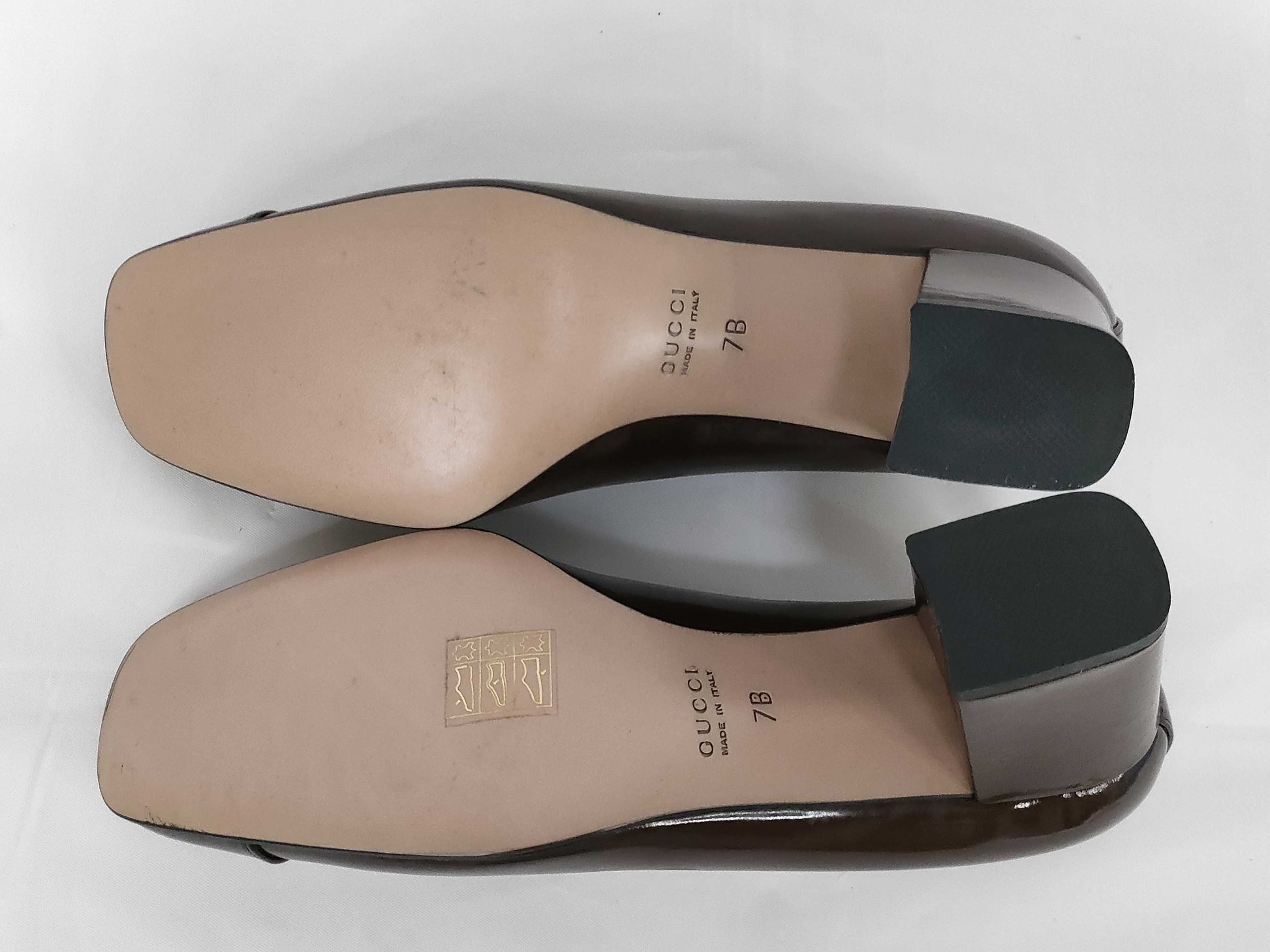 GUCCI Enamel Bit Metal Fittings 101 2292 7B Pumps
