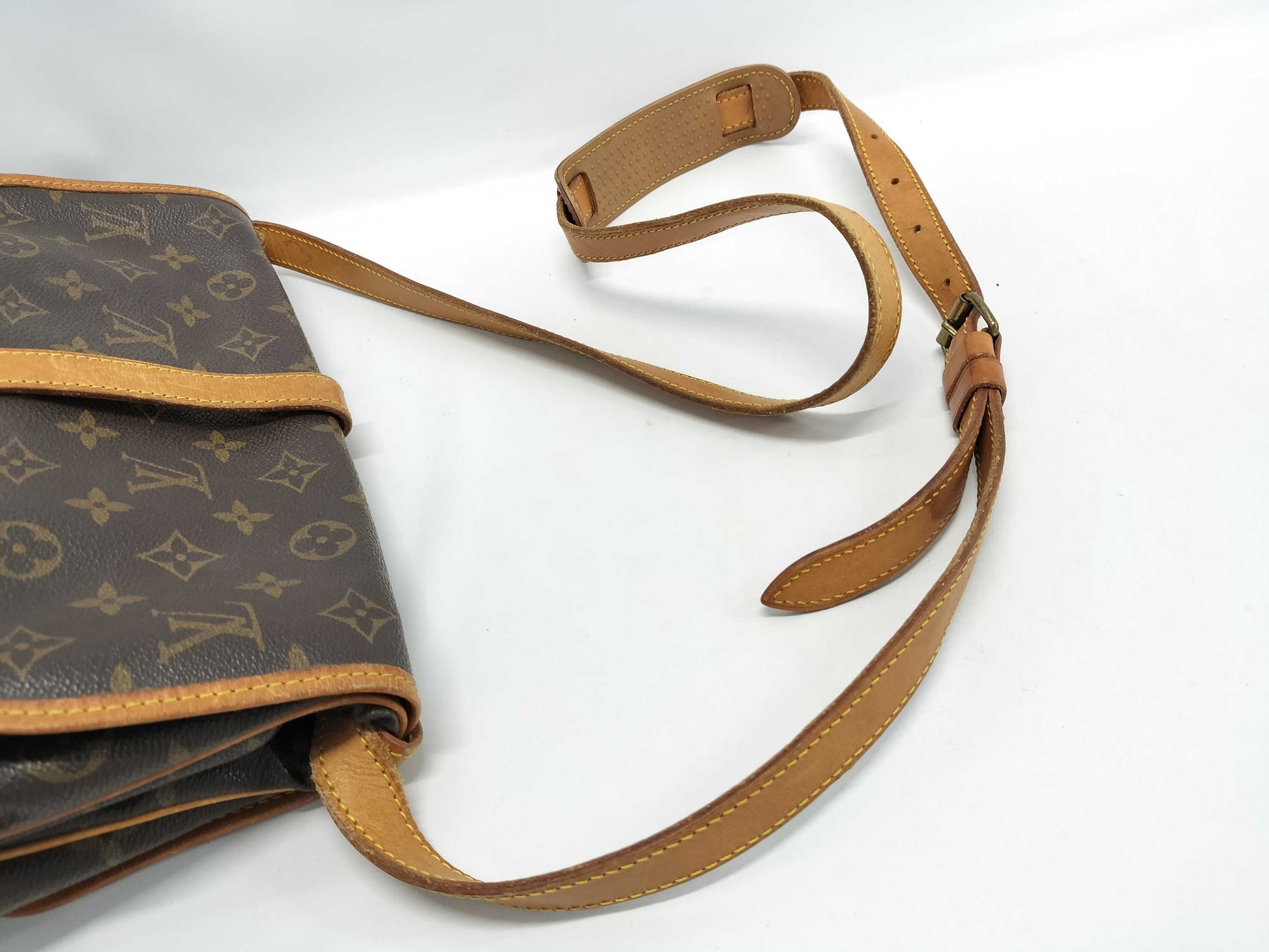 LOUIS VUITTON Monogram M42256 Saumur 30 Shoulder Bag