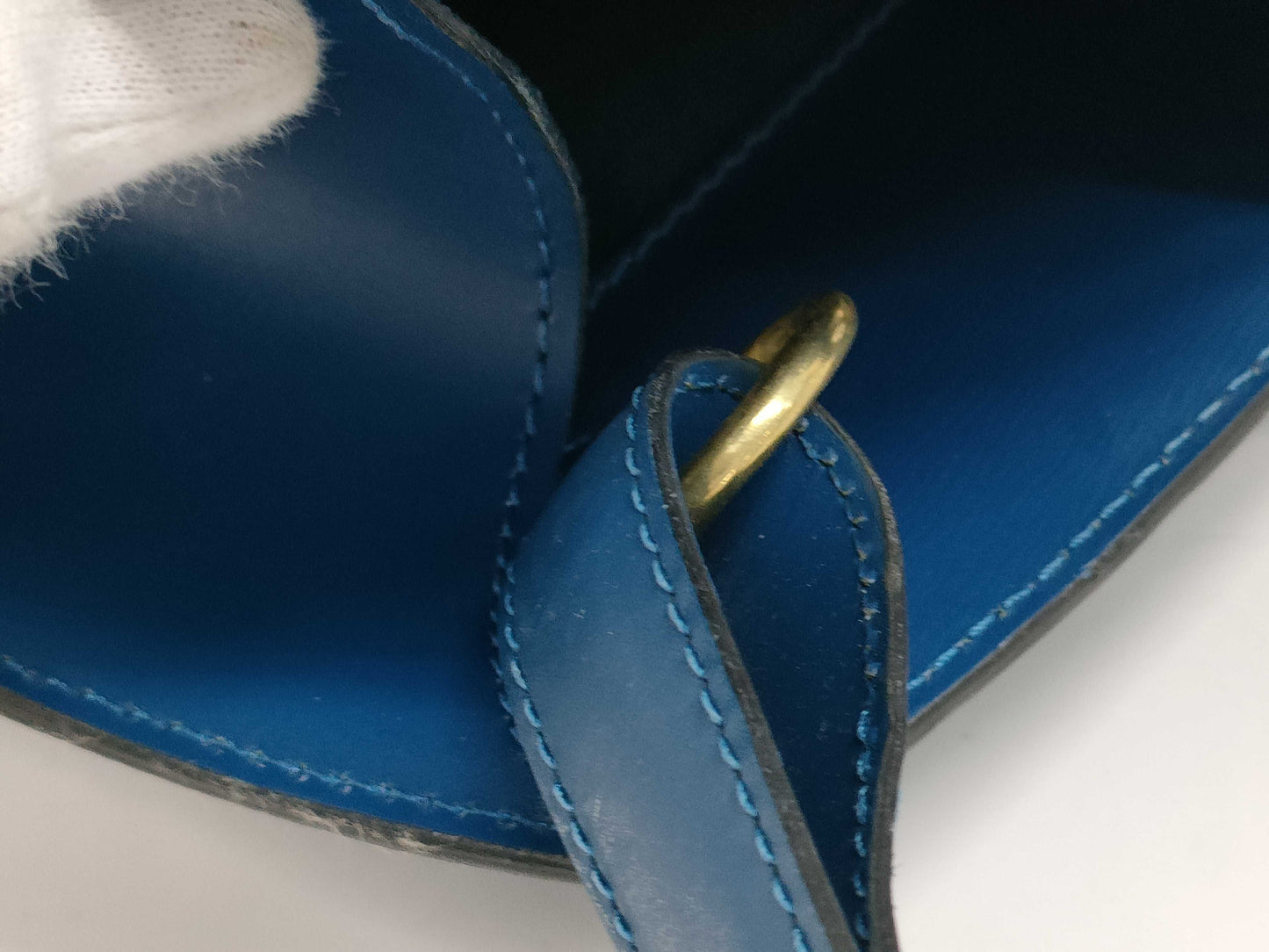 LOUIS VUITTON Epi Cluny Shoulder Bag