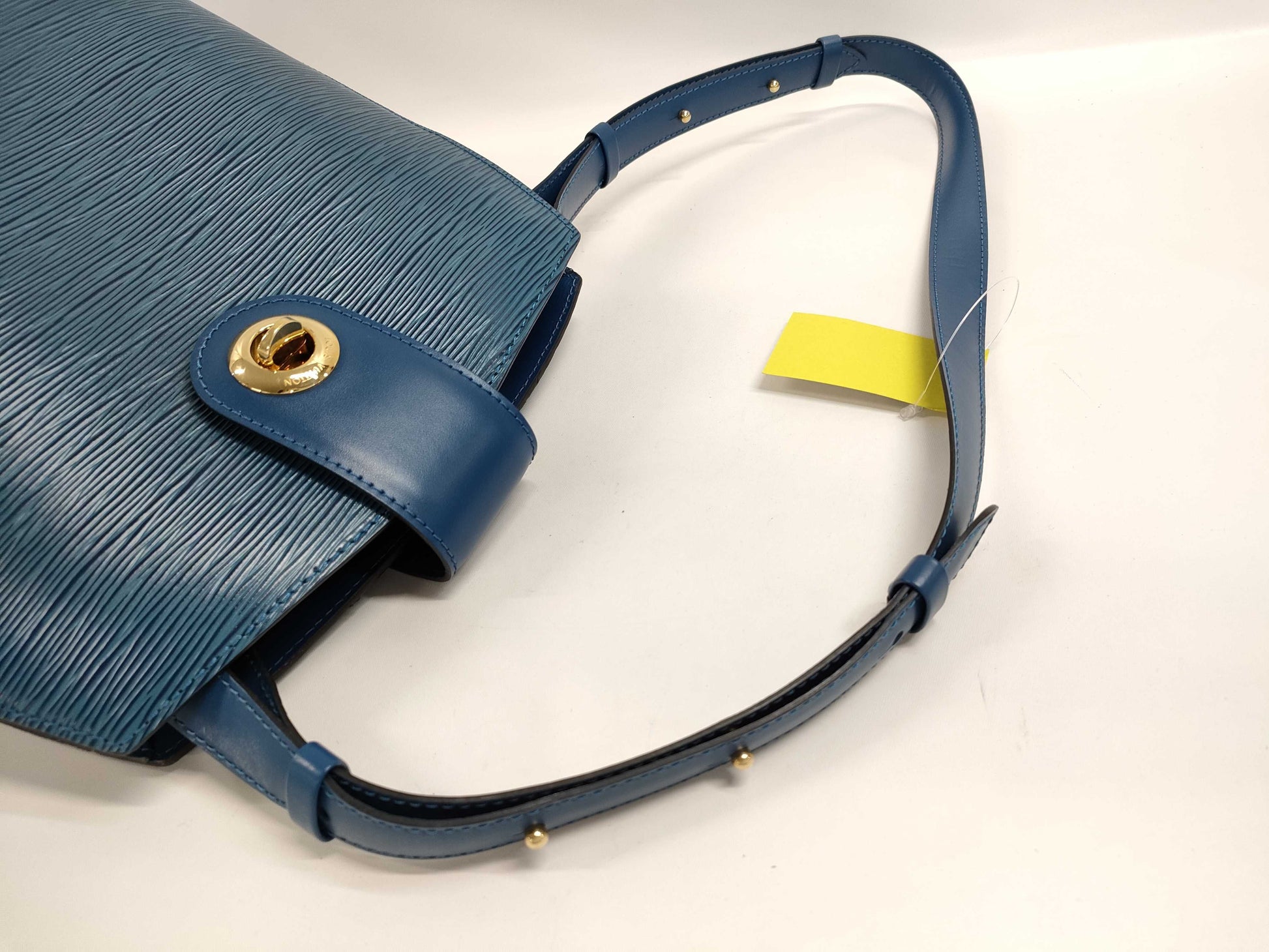 LOUIS VUITTON Epi Cluny Shoulder Bag