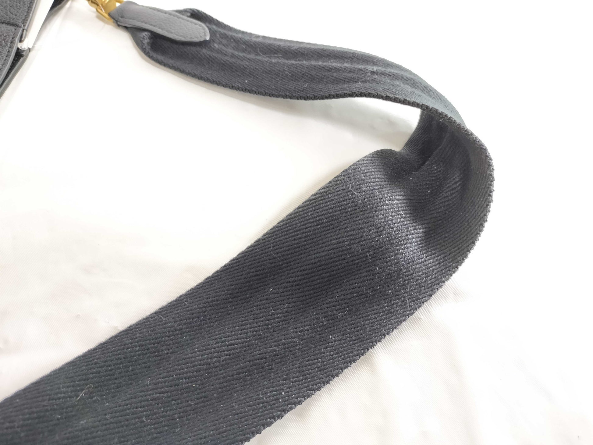 CELINE Sangle Bucket Shoulder Bag