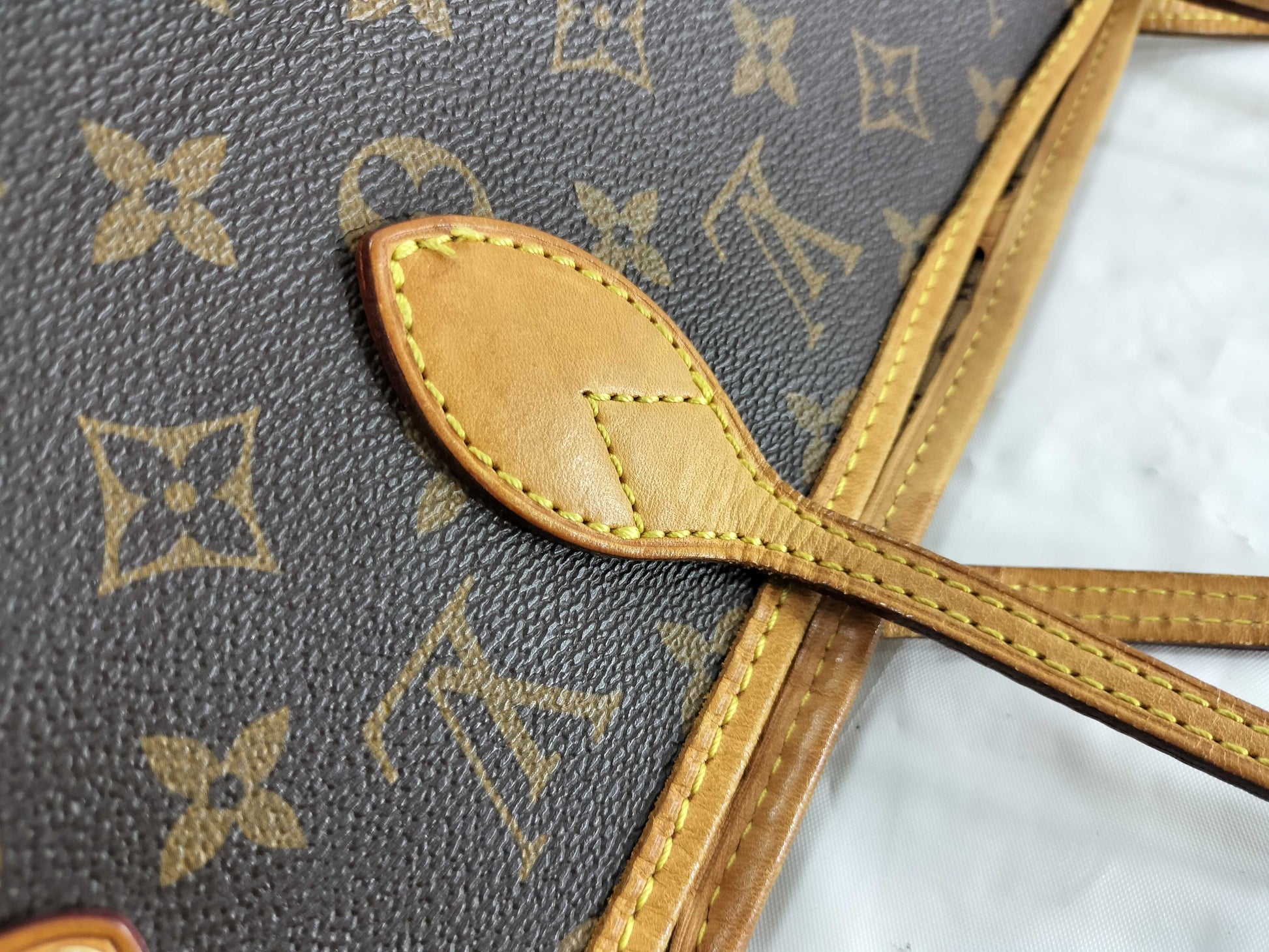 LOUIS VUITTON Monogram Neverfull MM Tote Bag