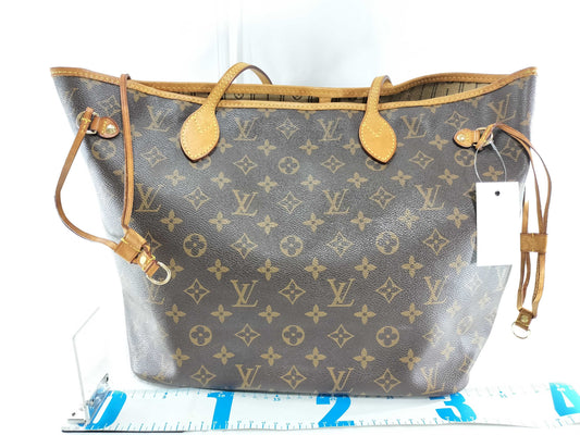 LOUIS VUITTON Monogram Neverfull MM Tote Bag