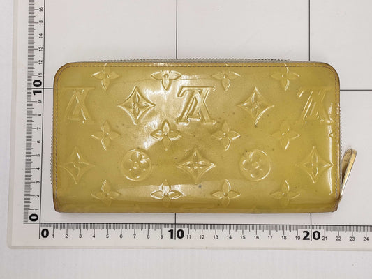 LOUIS VUITTON Vernis Zippy Wallet