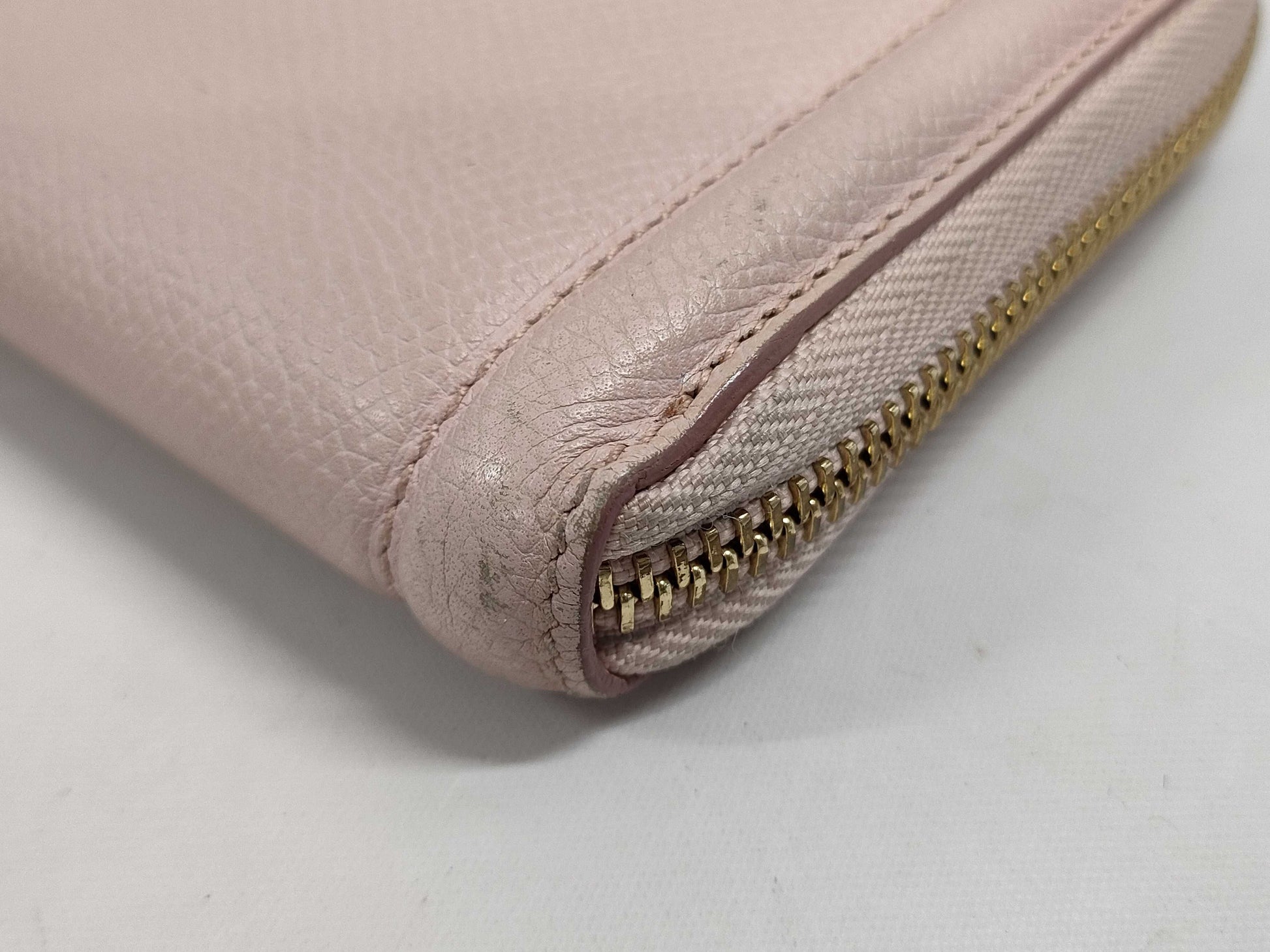 Salvatore Ferragamo Vara Long Wallet Round Wallet