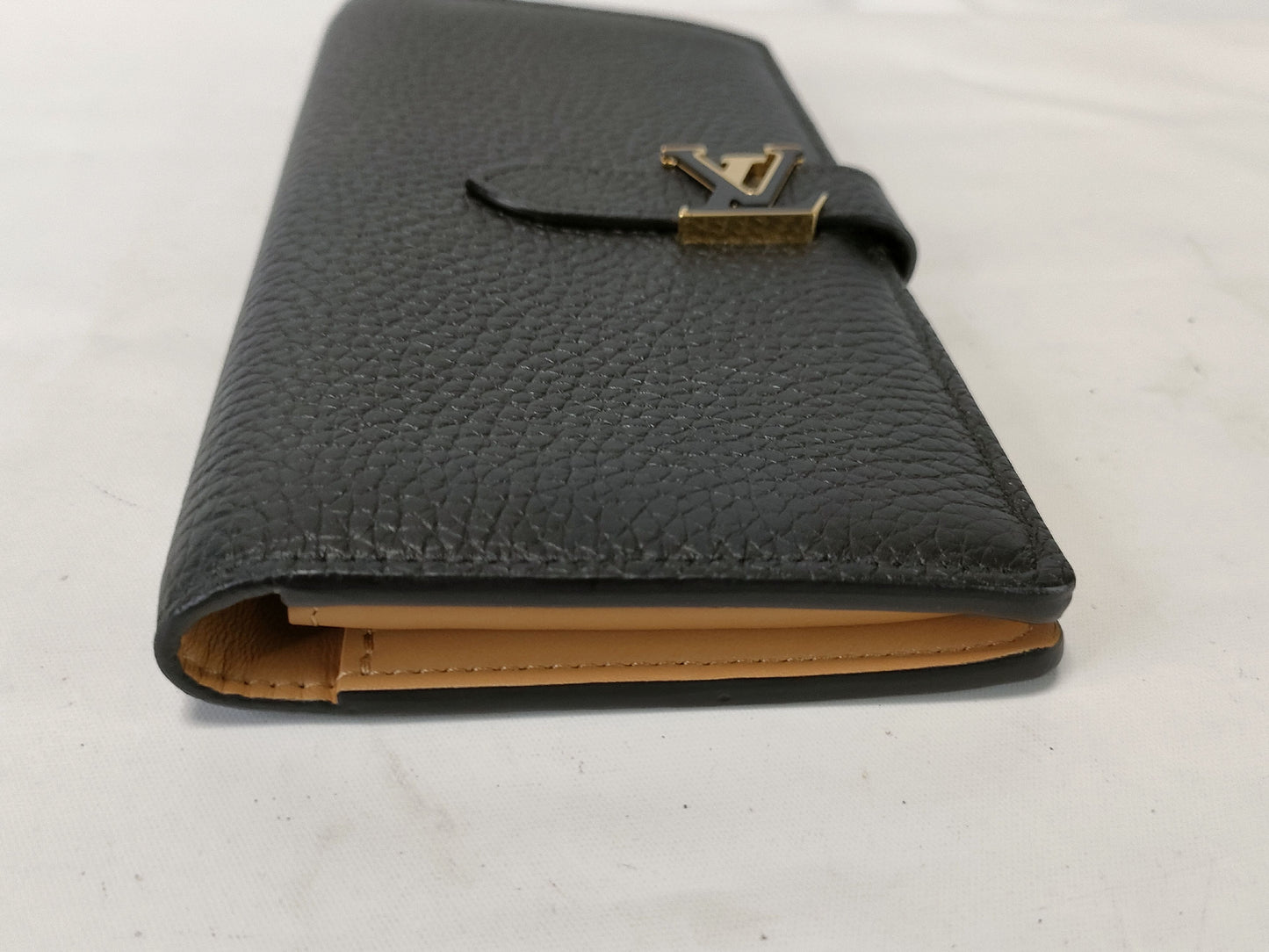 LOUIS VUITTON M81330 Wallet
