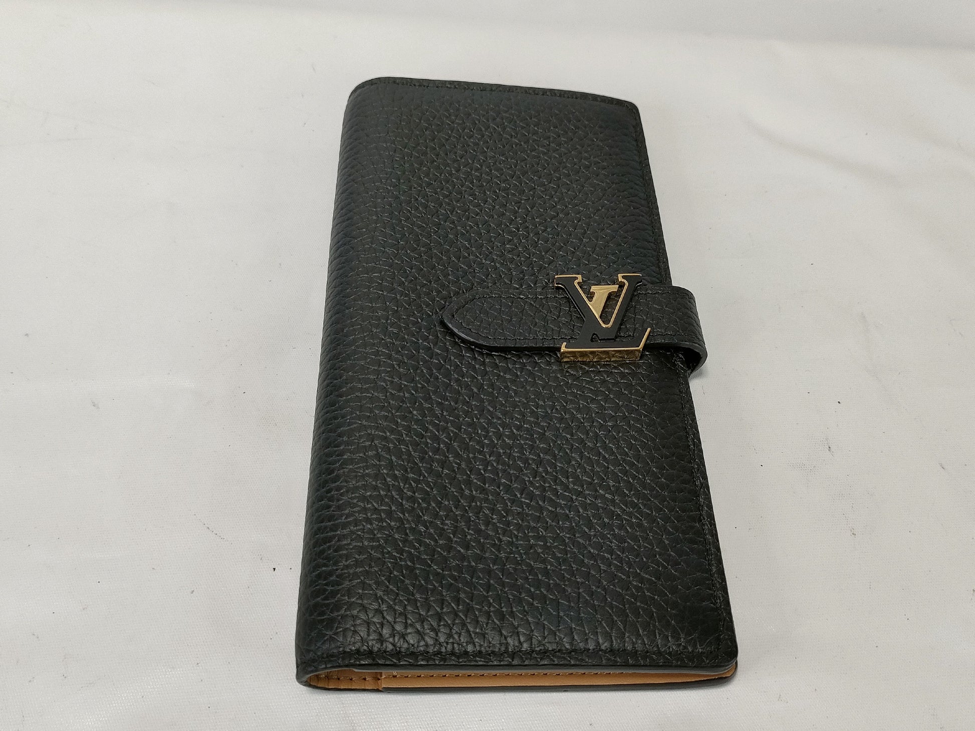 LOUIS VUITTON M81330 Wallet
