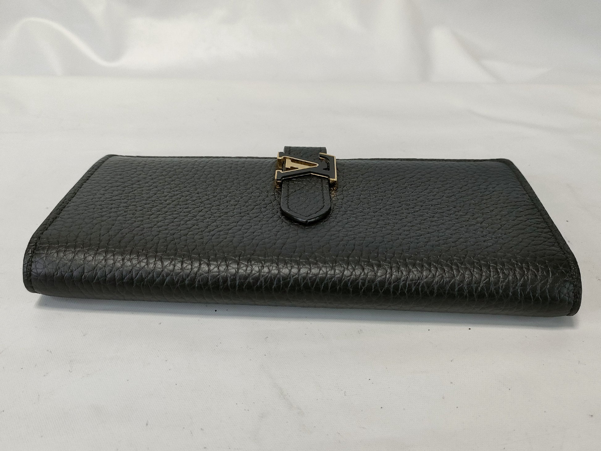 LOUIS VUITTON M81330 Wallet