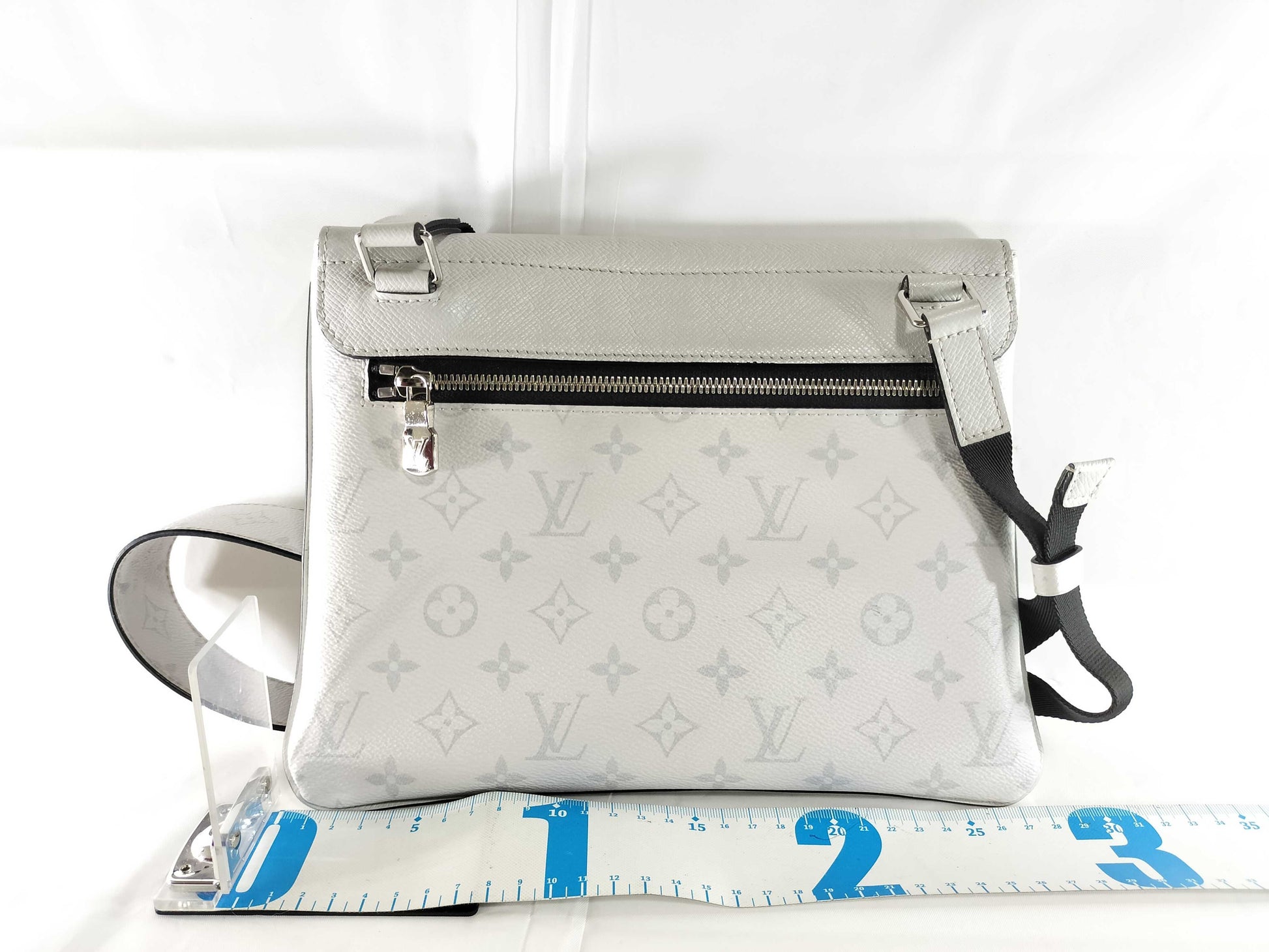 LOUIS VUITTON M30411 Taiga Rama Flap Messenger Antarctica Shoulder Bag