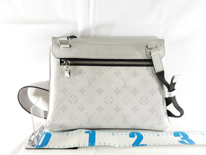 LOUIS VUITTON M30411 Taiga Rama Flap Messenger Antarctica Shoulder Bag