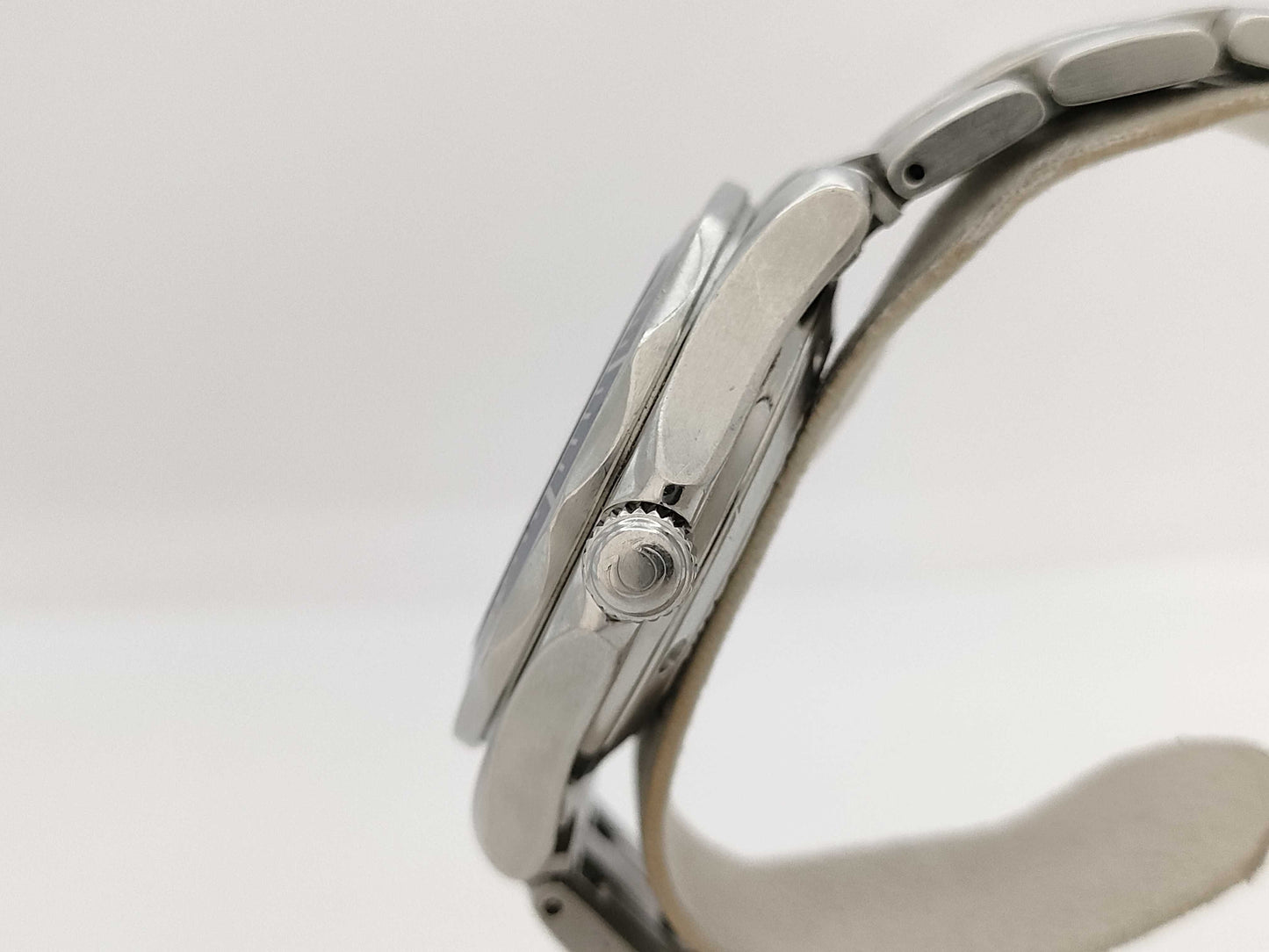 OMEGA Seamaster 2561.80 58481077 Quartz Blue Dial Men's Watch