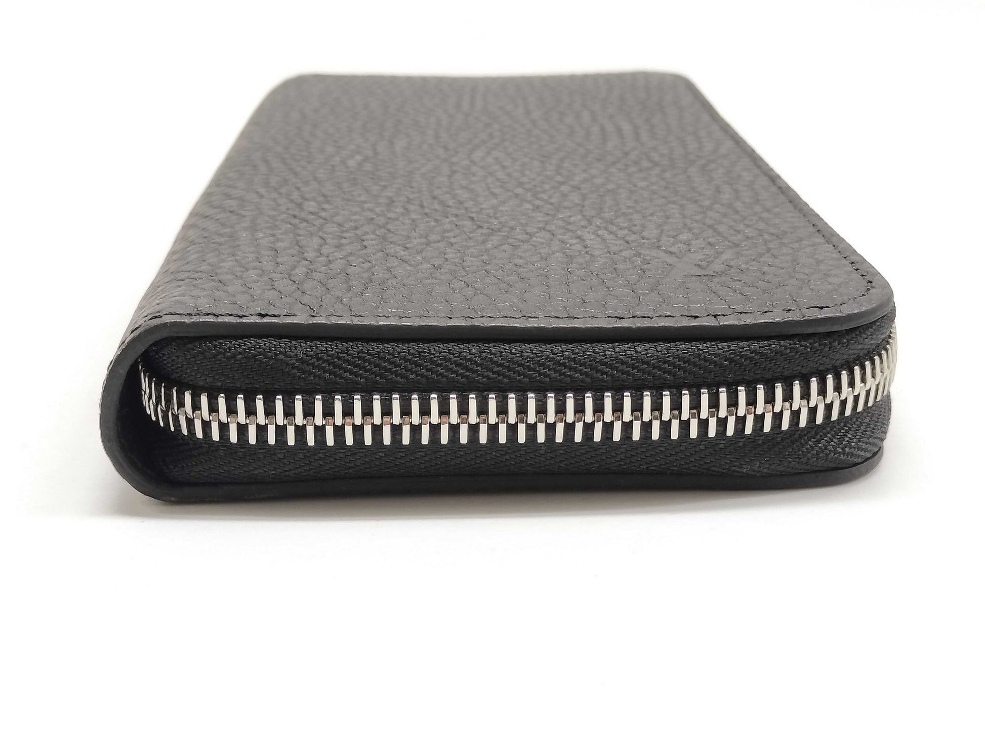 LOUIS VUITTON Taurillon Vertica Zippy Wallet