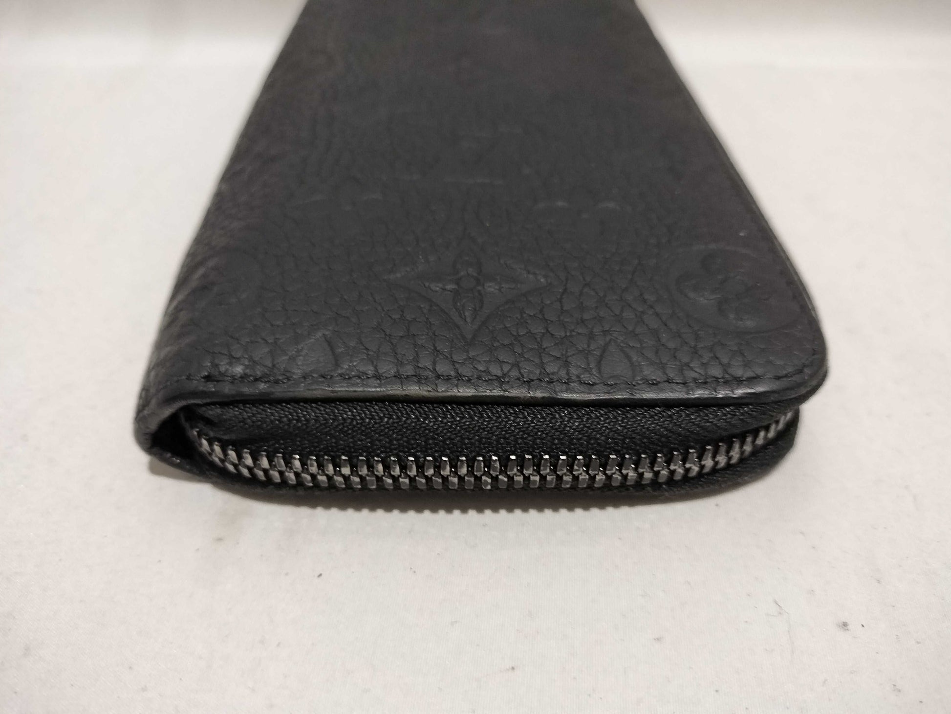 LOUIS VUITTON Monogram M69047 Taurillon Zippy Wallet Vertical RFID Wallet