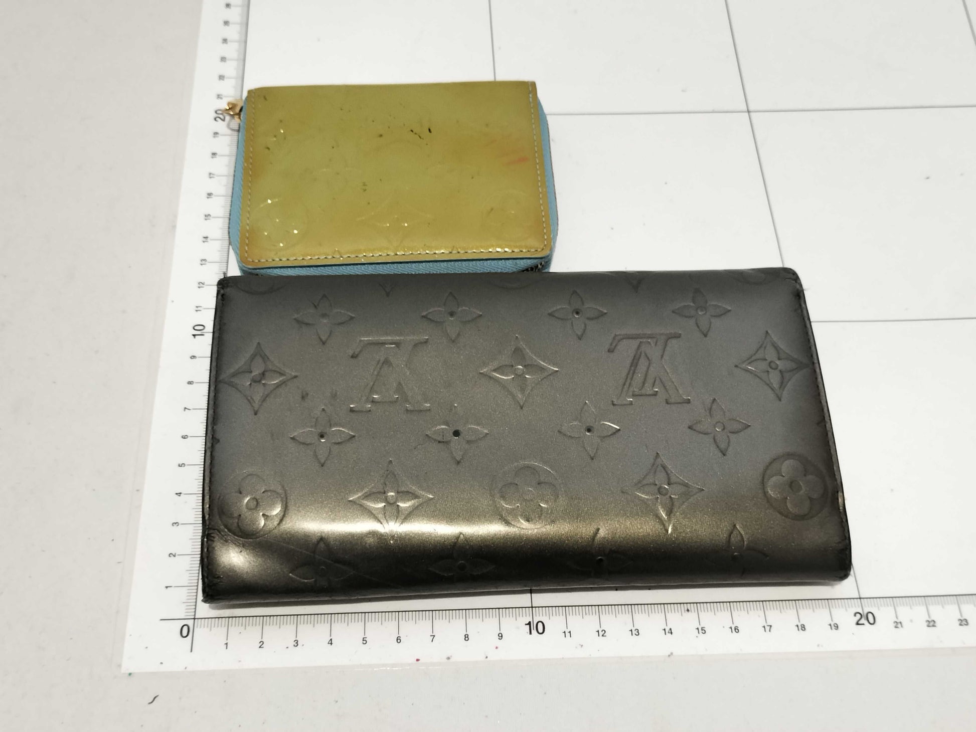 LOUIS VUITTON Vernis Porte Tresor International Zippy Coin Purse Wallet