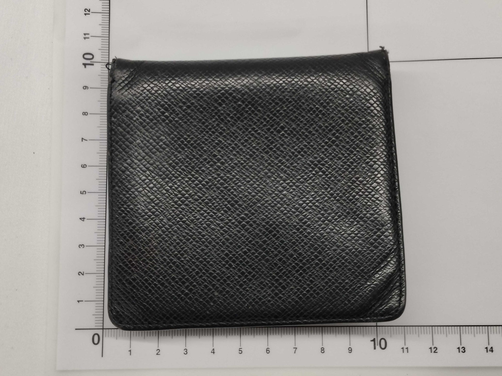 LOUIS VUITTON Taiga Porte Bijoux Carte Credit Wallet