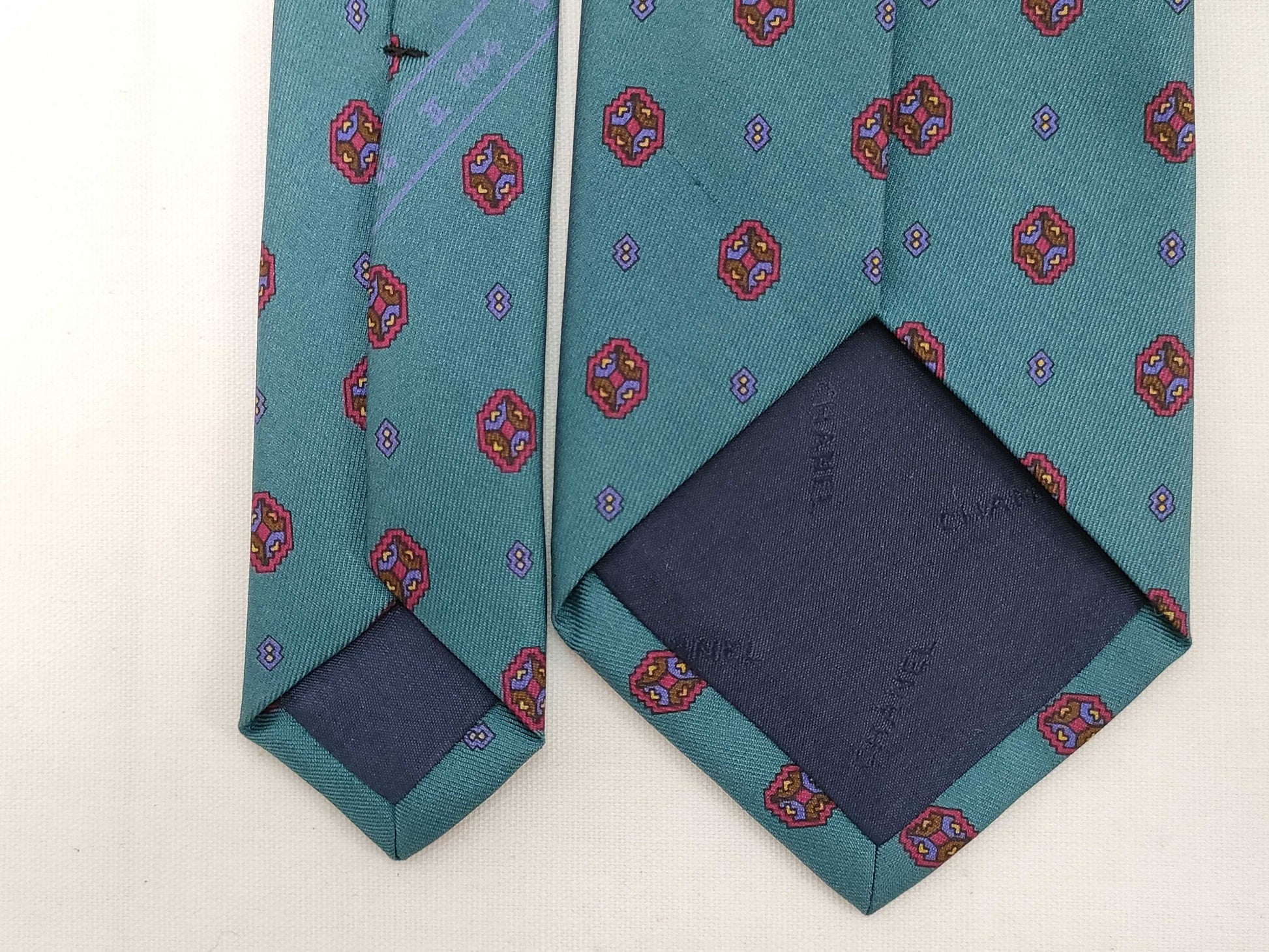 LOUIS VUITTON/Chanel ties 