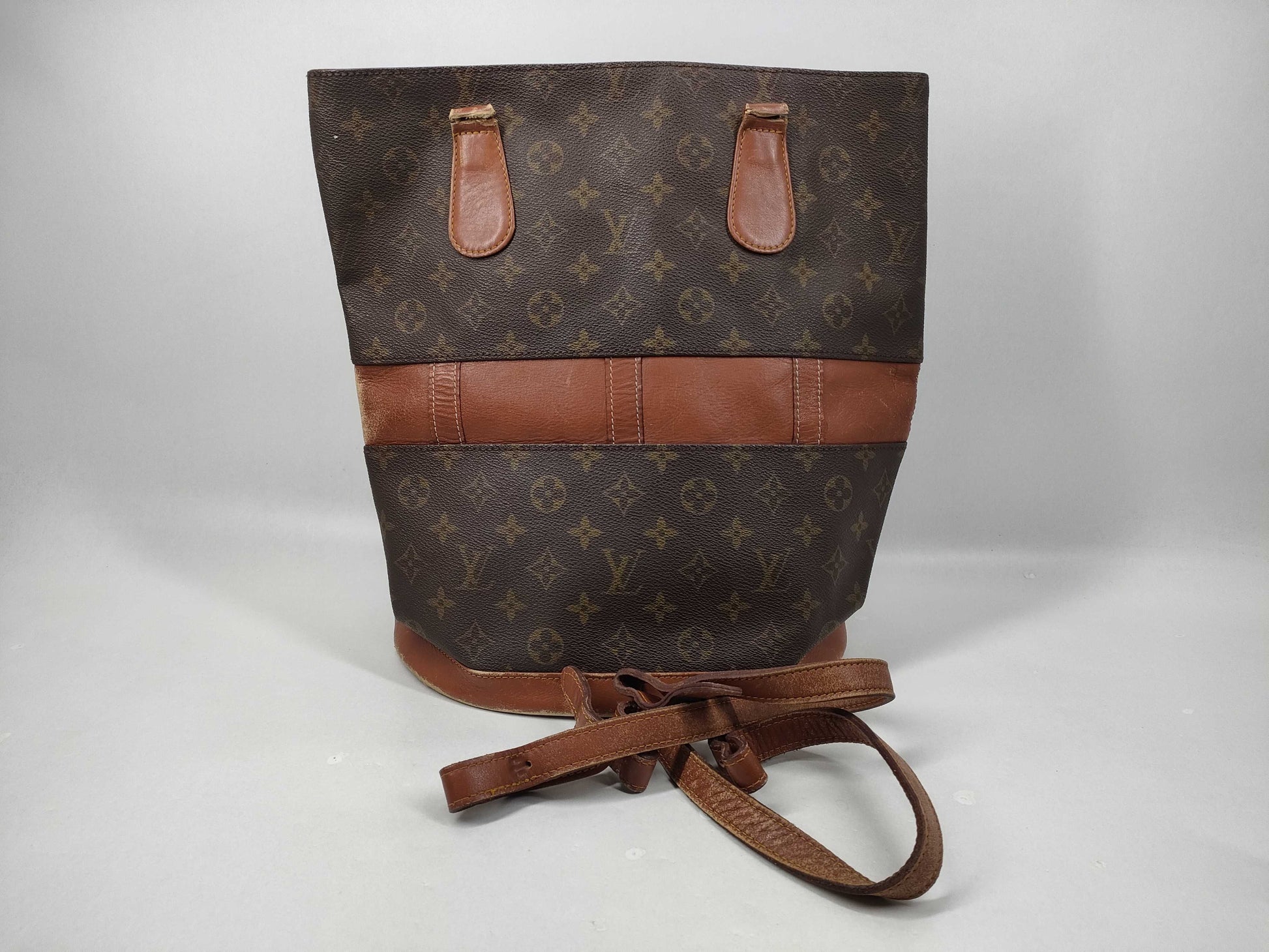 LOUIS VUITTON Monogram Bucket USA Model Tote Bag with Torn Strap