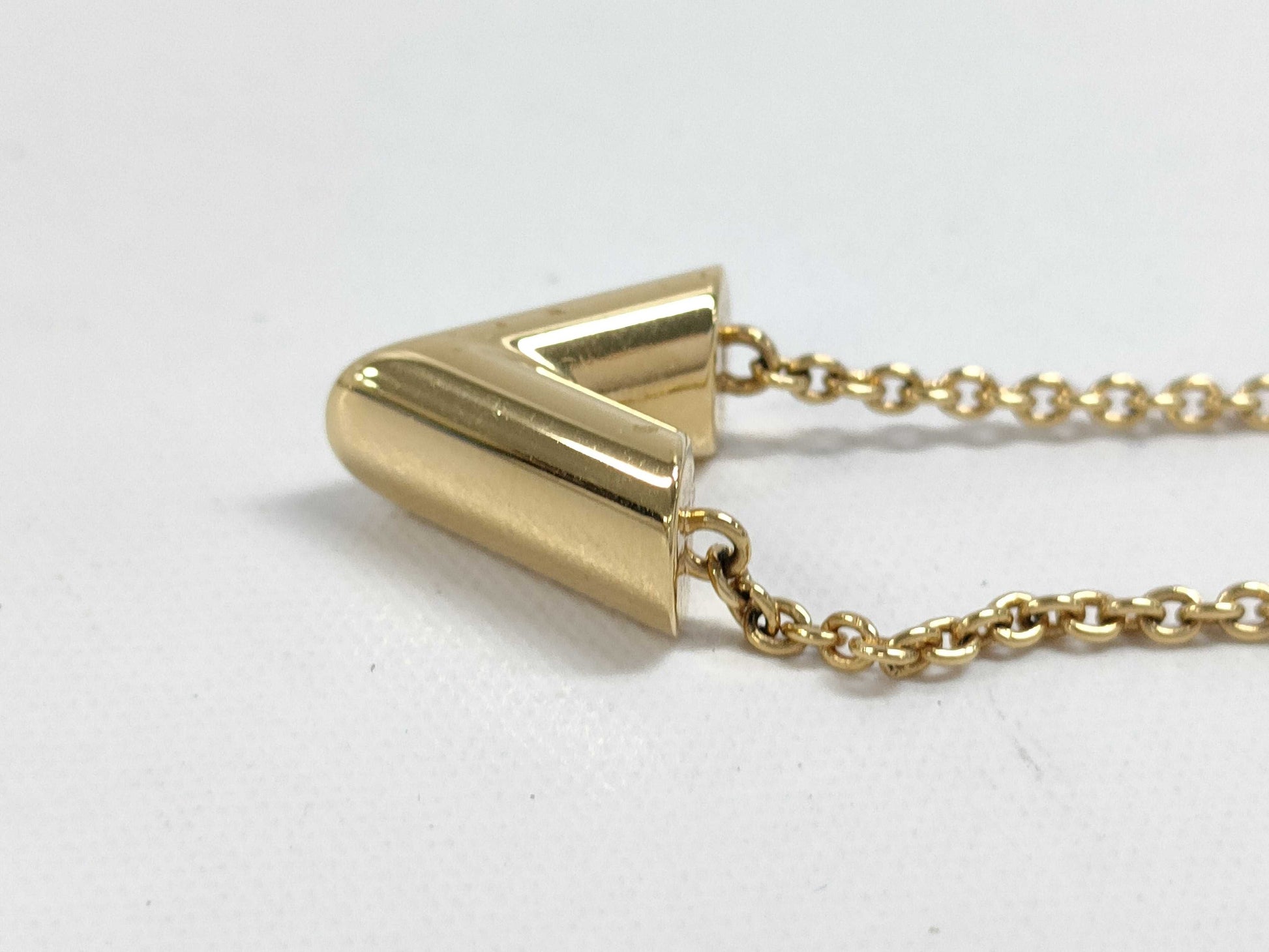 LOUIS VUITTON Essential V M00857 Necklace