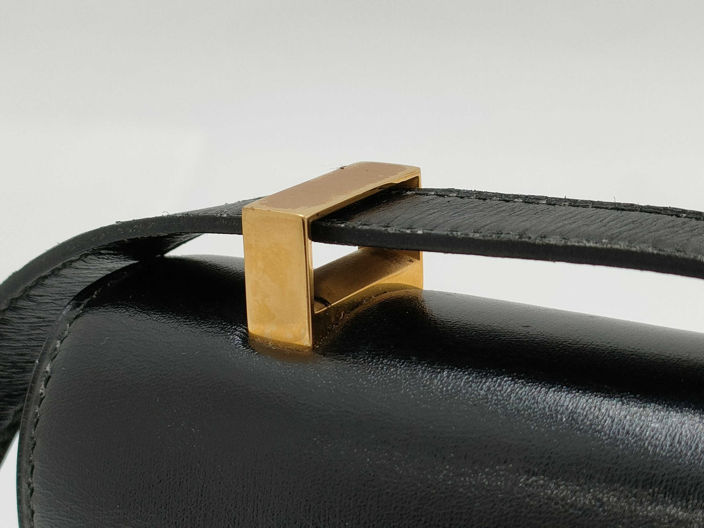 HERMES Constance 24 Box Calf Leather Shoulder Bag in Black with Gold Hardware and 〇S Stamp