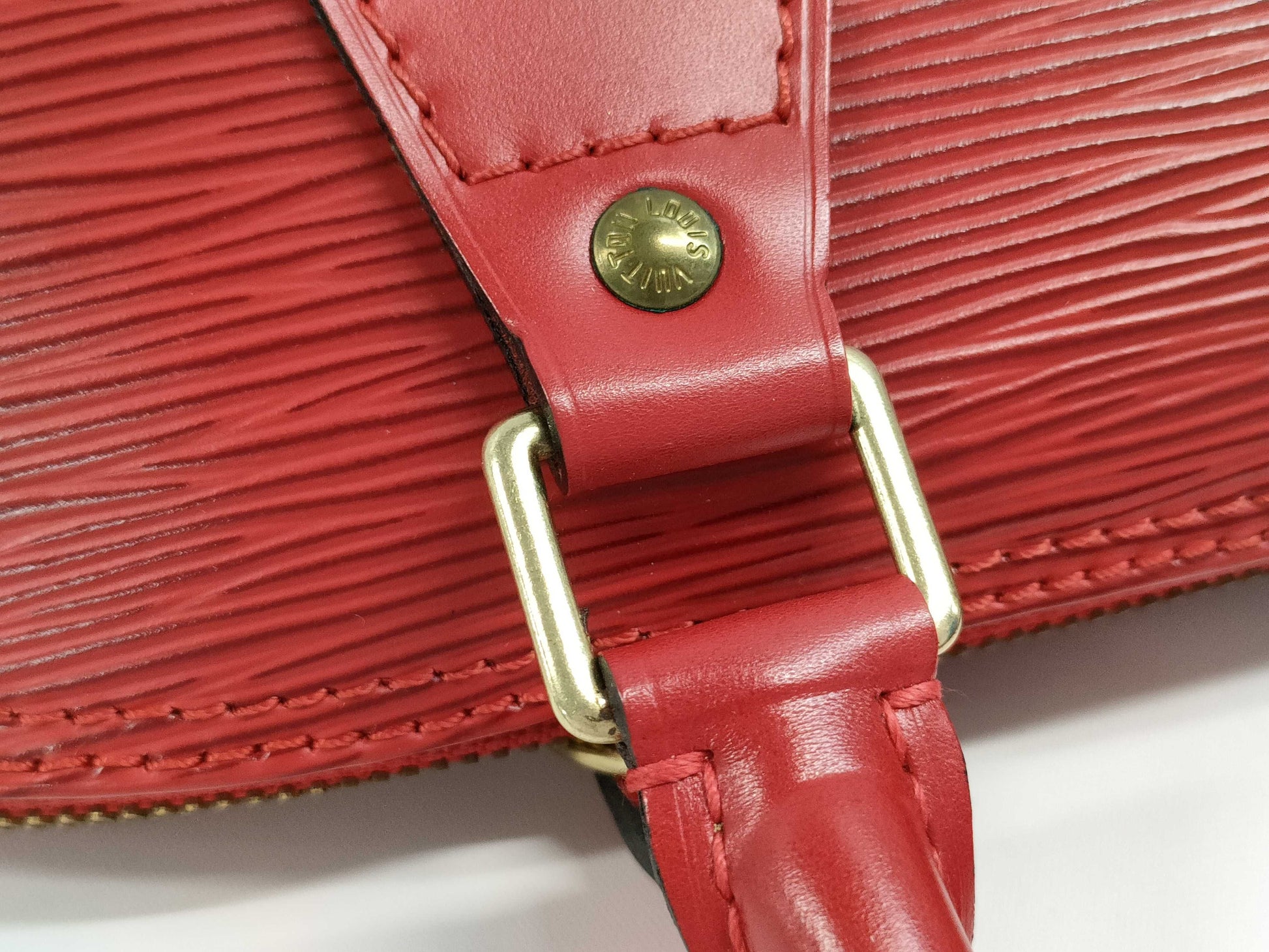 LOUIS VUITTON Epi Alma/AR0966 Red Handbag