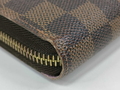 LOUIS VUITTON Damier Zippy Wallet with Illustration Print