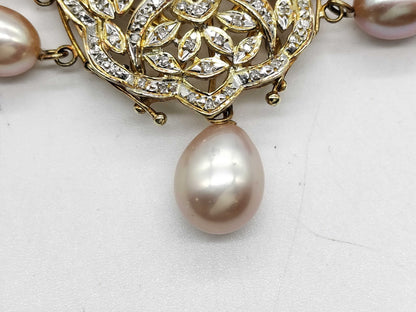 Pearl necklace with a diameter of approximately 7.4mm-8.9mm and diamonds, weighing 94.4g in 14K gold.