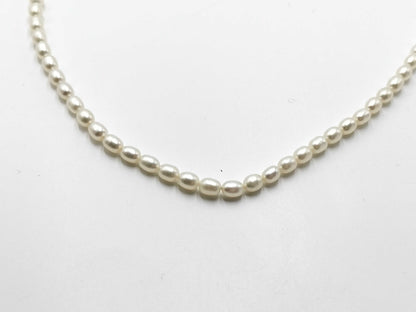 Semi-round pearl necklace, diameter approximately 3.7-3.9mm, 18K gold, 9.1g 