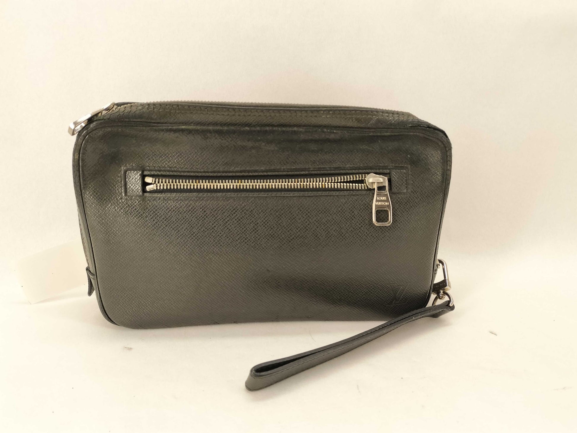 LOUIS VUITTON Taiga Second Bag